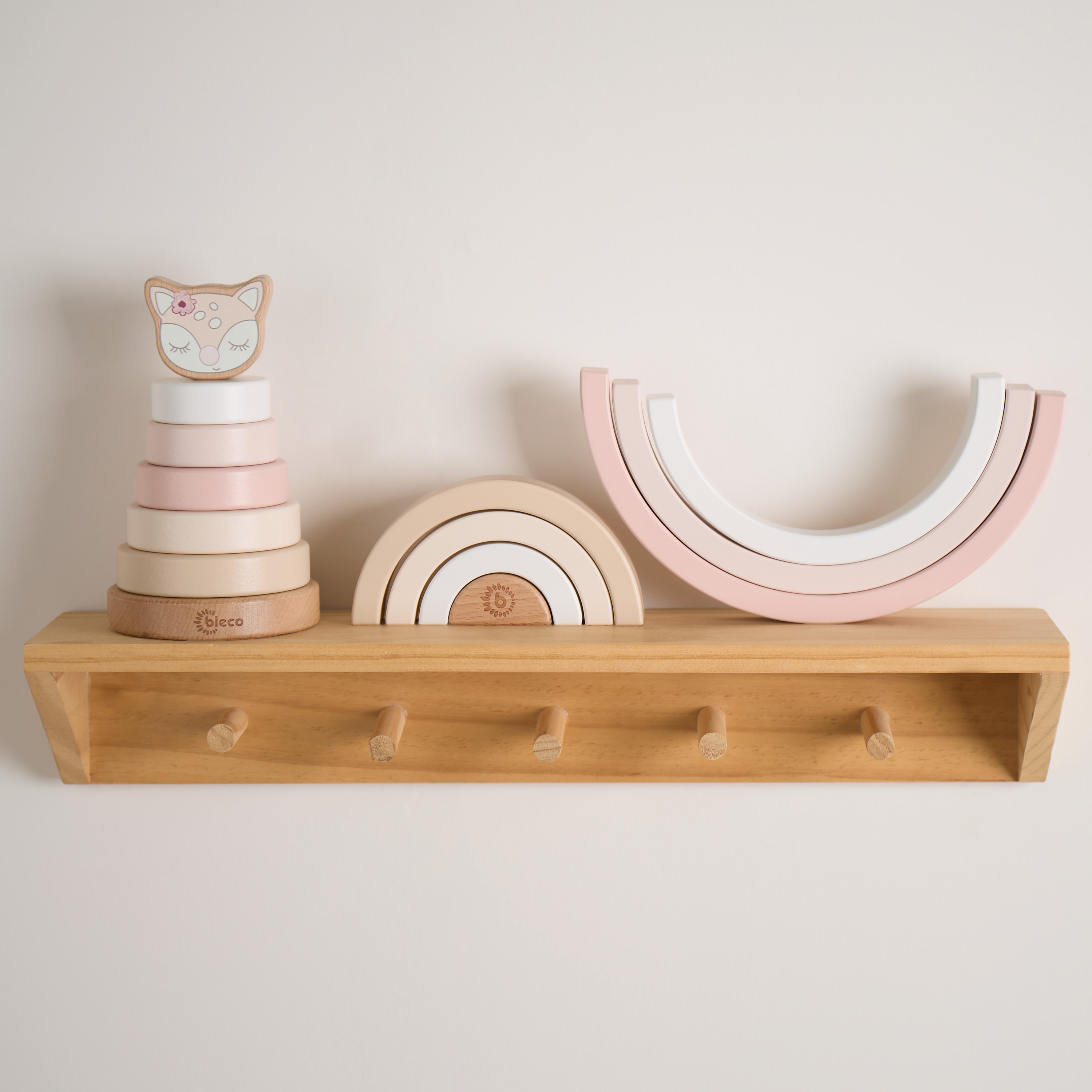 Bieco puidust ladumistorn – Hirv Ella