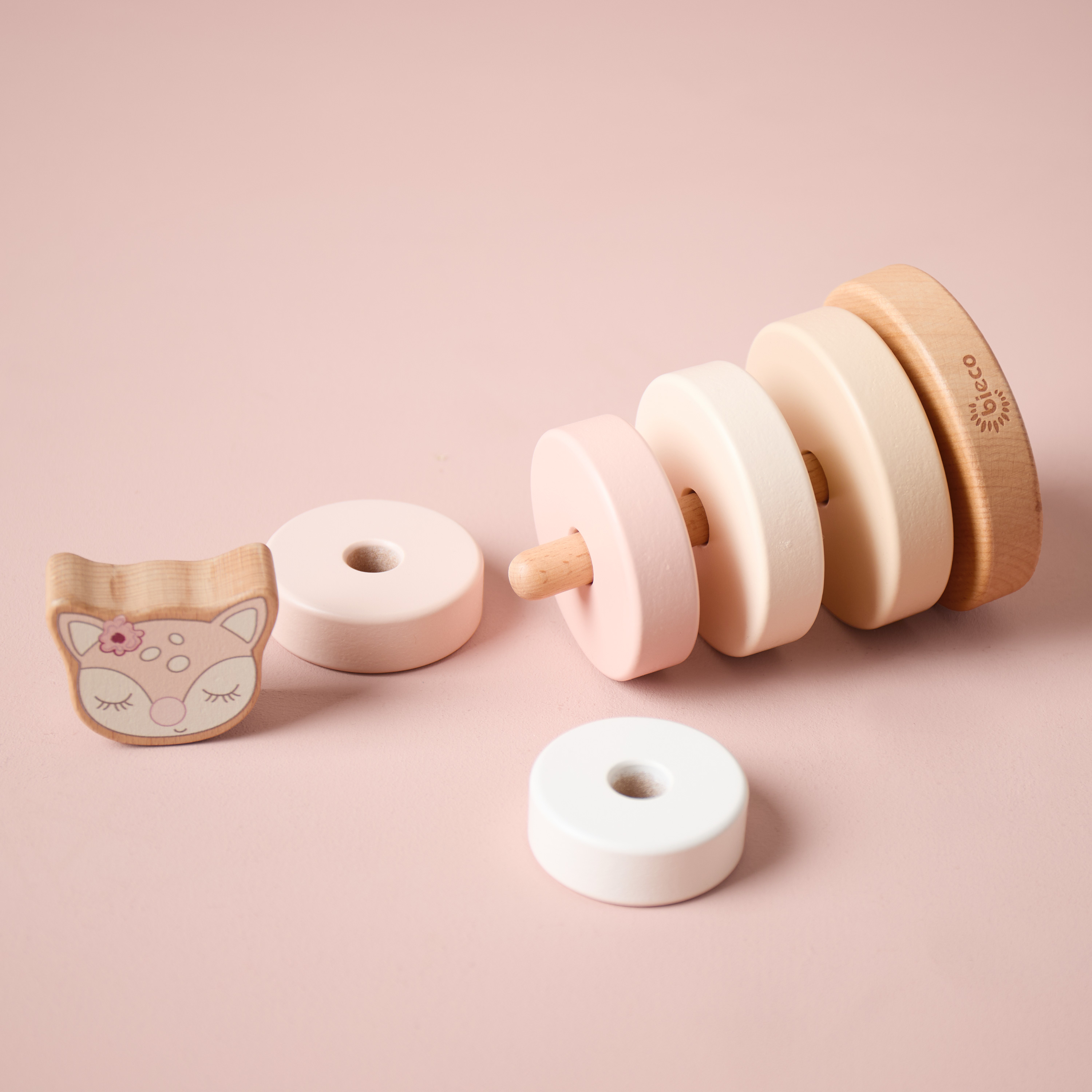 Bieco puidust ladumistorn – Hirv Ella