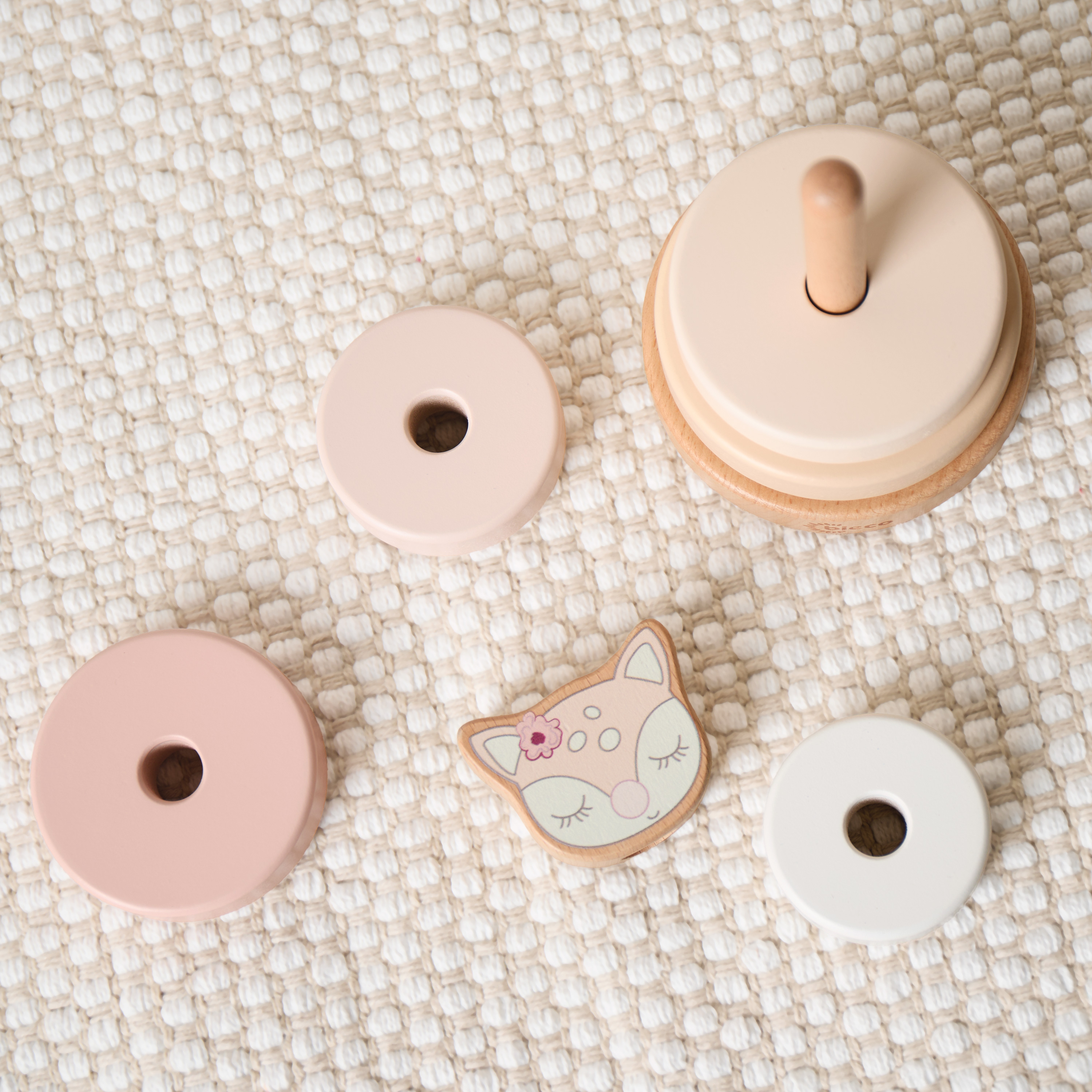 Bieco puidust ladumistorn – Hirv Ella