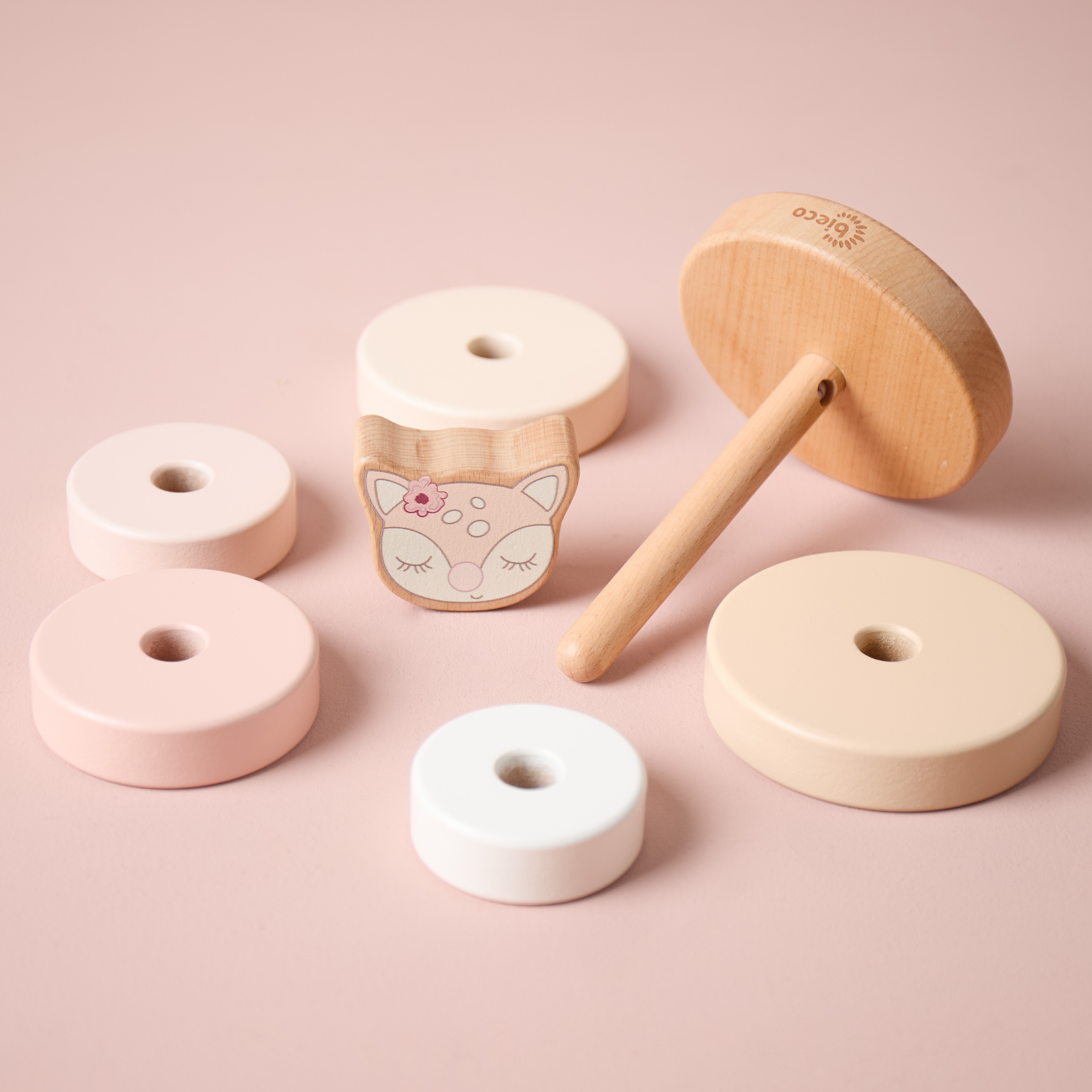 Bieco puidust ladumistorn – Hirv Ella