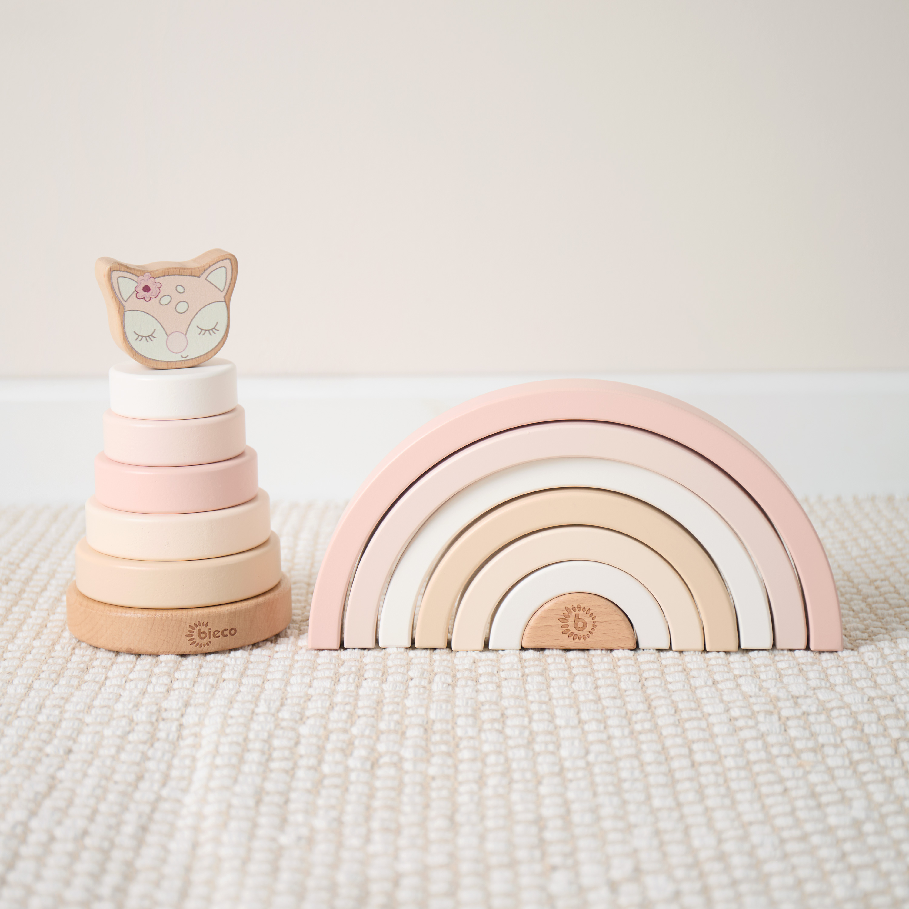 Bieco puidust ladumistorn – Hirv Ella