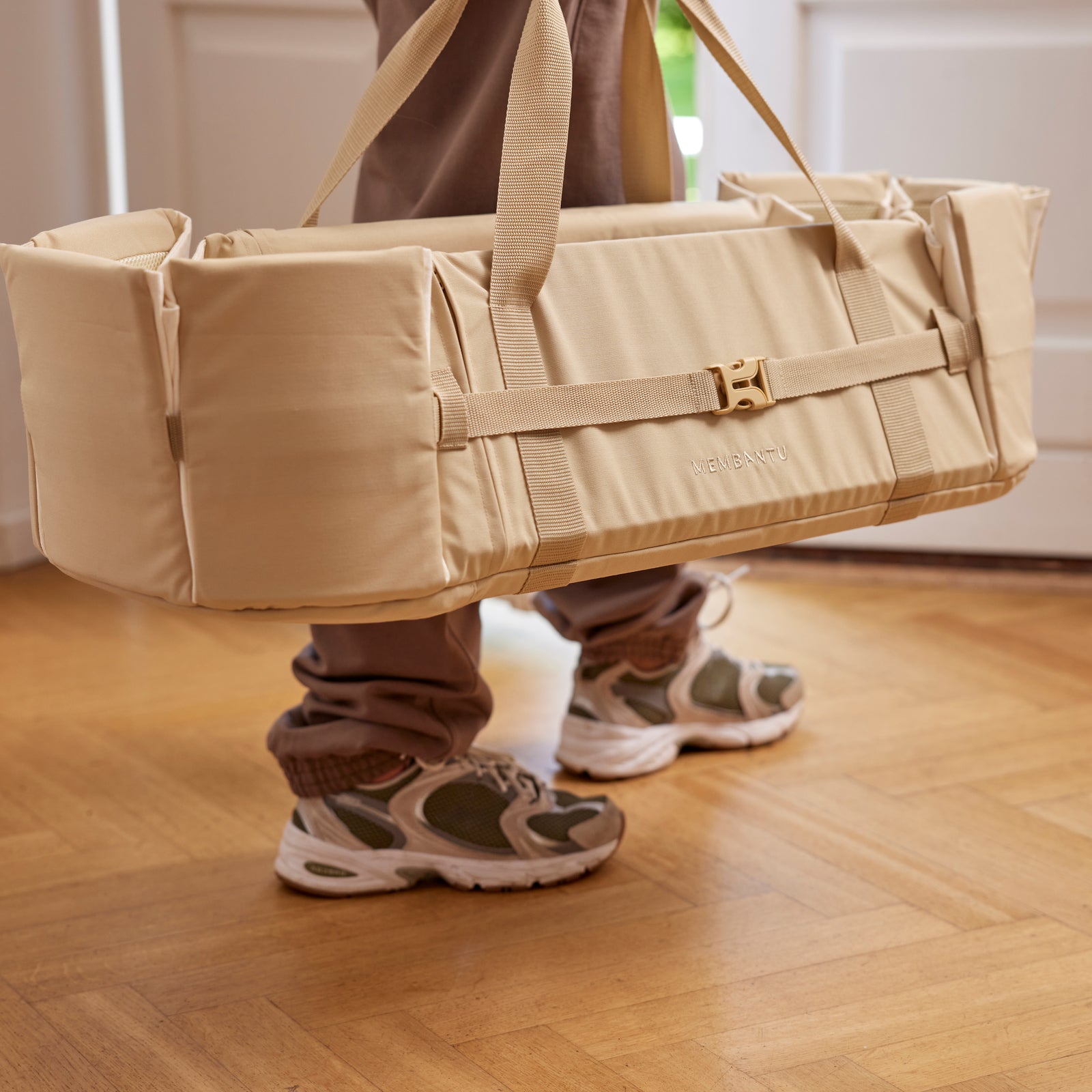 Membantu kaasaskantav beebipesa/kookon