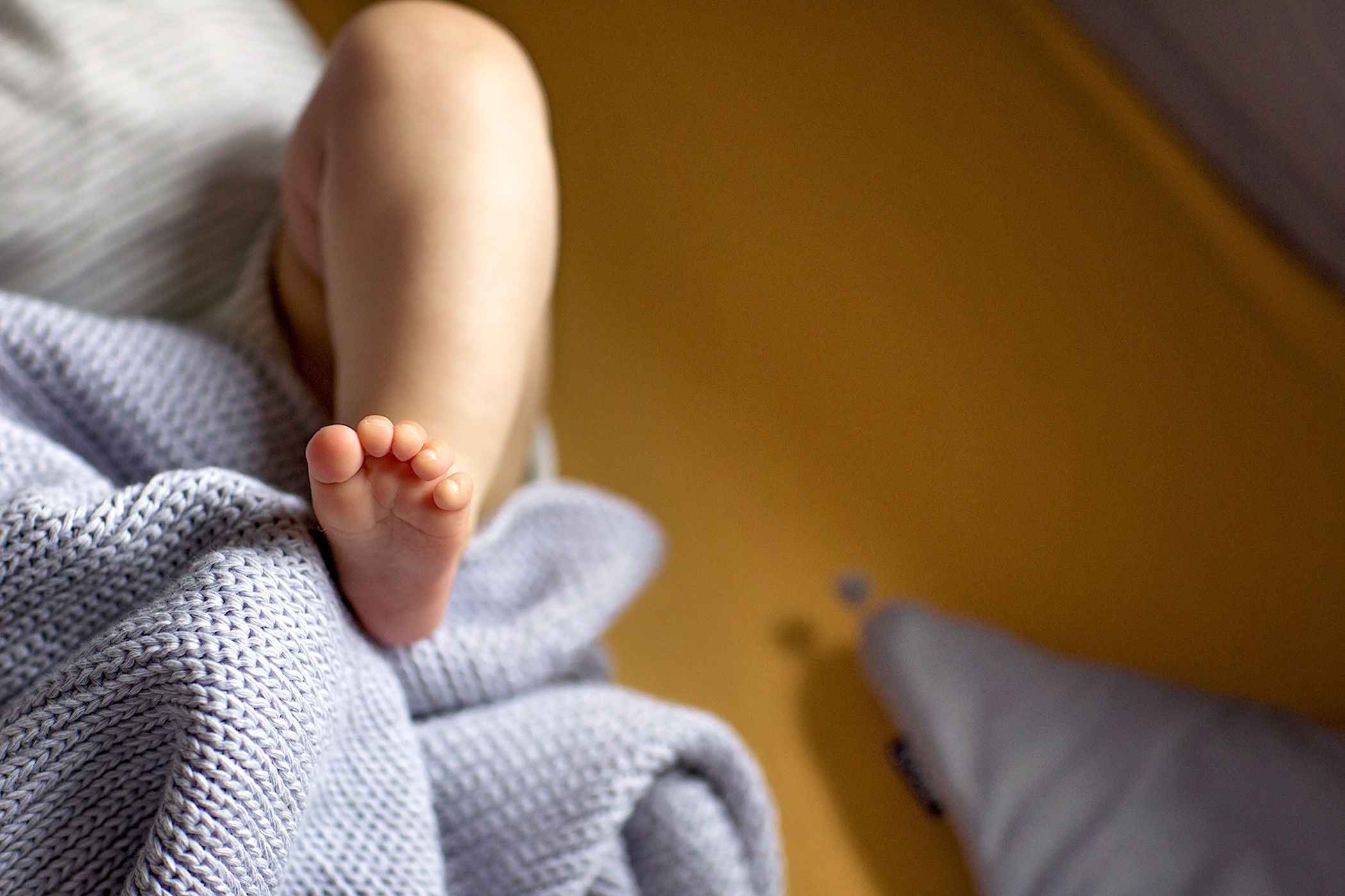 Kummiga voodilina, mustard