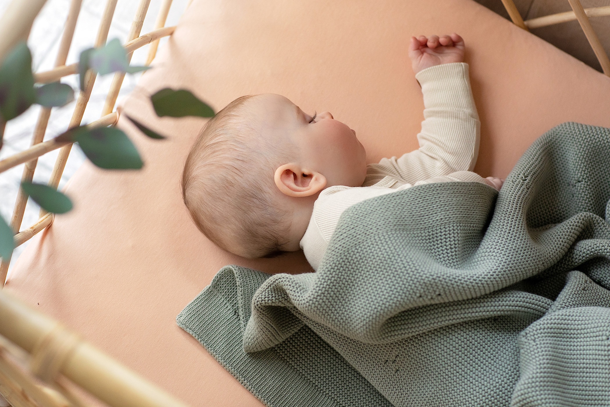 Kummiga voodilina, peach