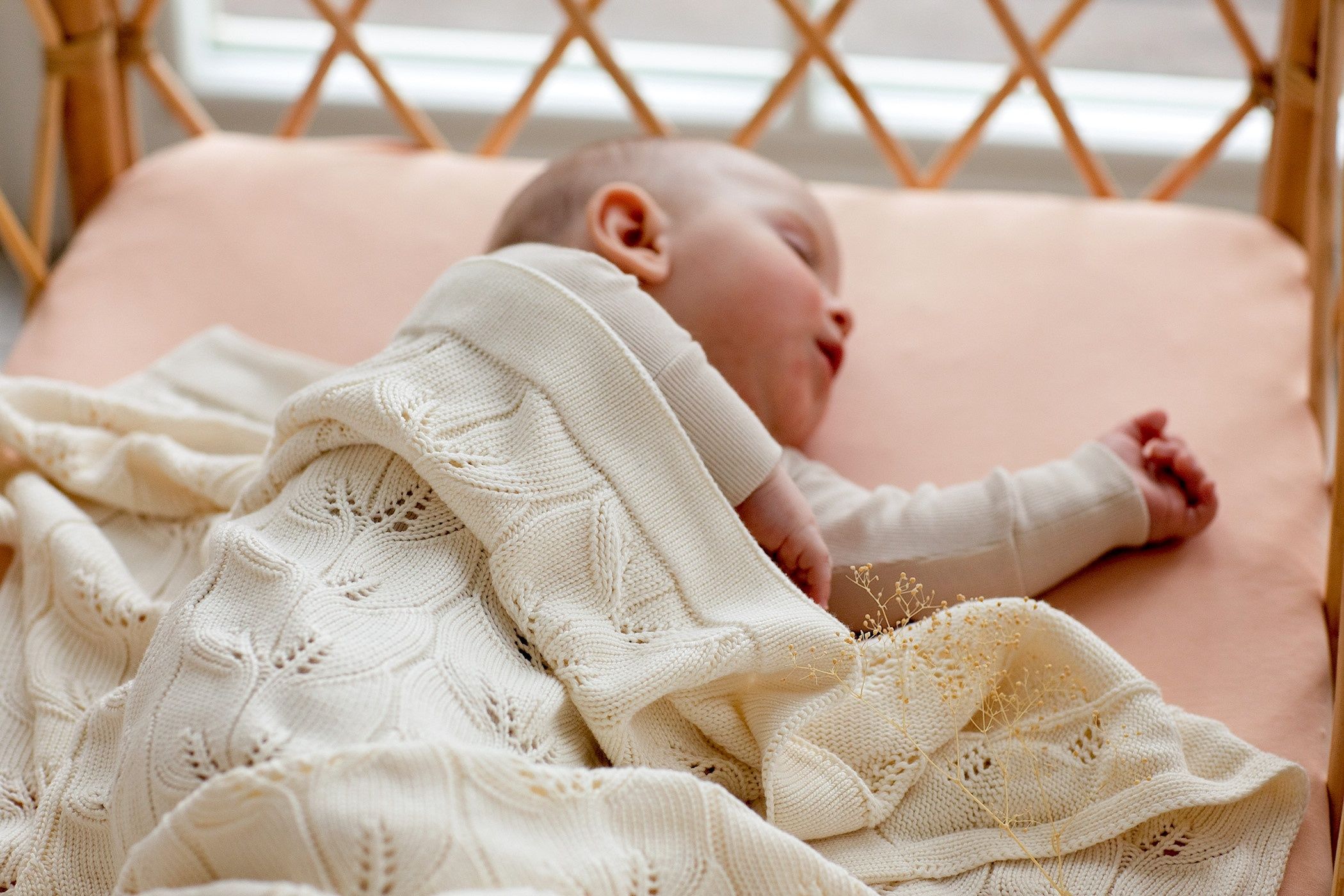 Kummiga voodilina, peach