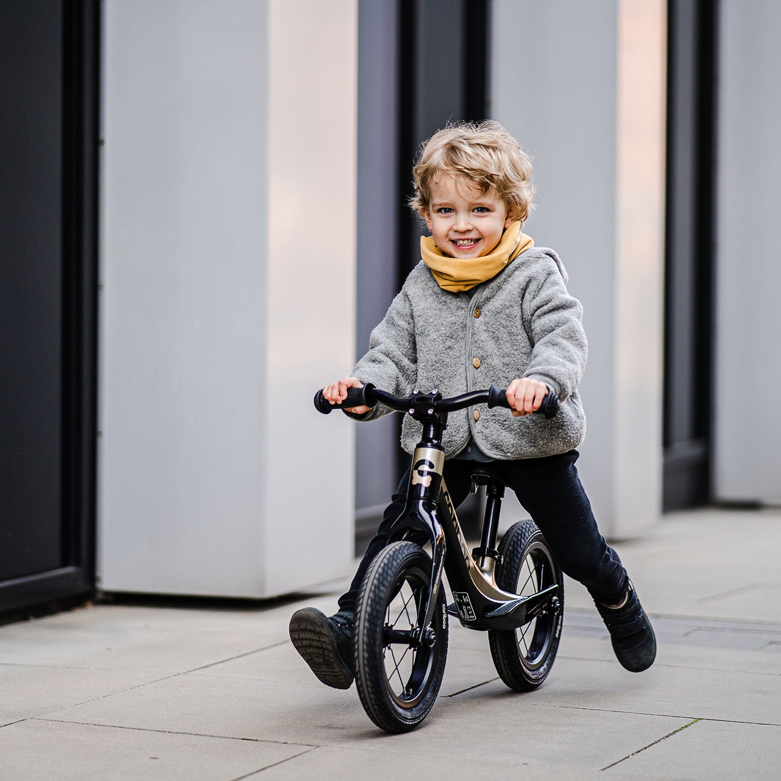 Cariboo MAGNESIUM AIR tasakaaluratas (värvivalik)