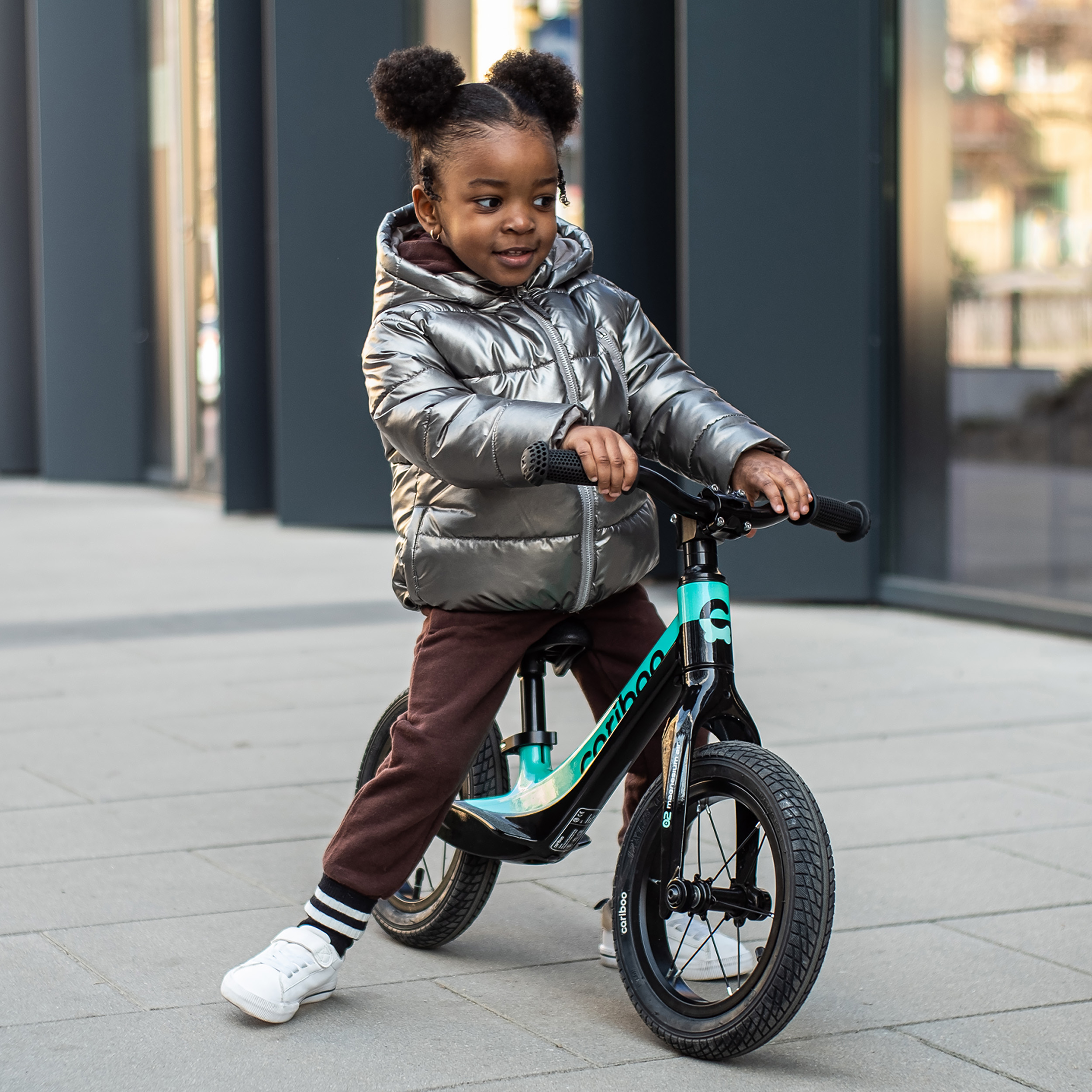 Cariboo MAGNESIUM AIR tasakaaluratas (värvivalik)