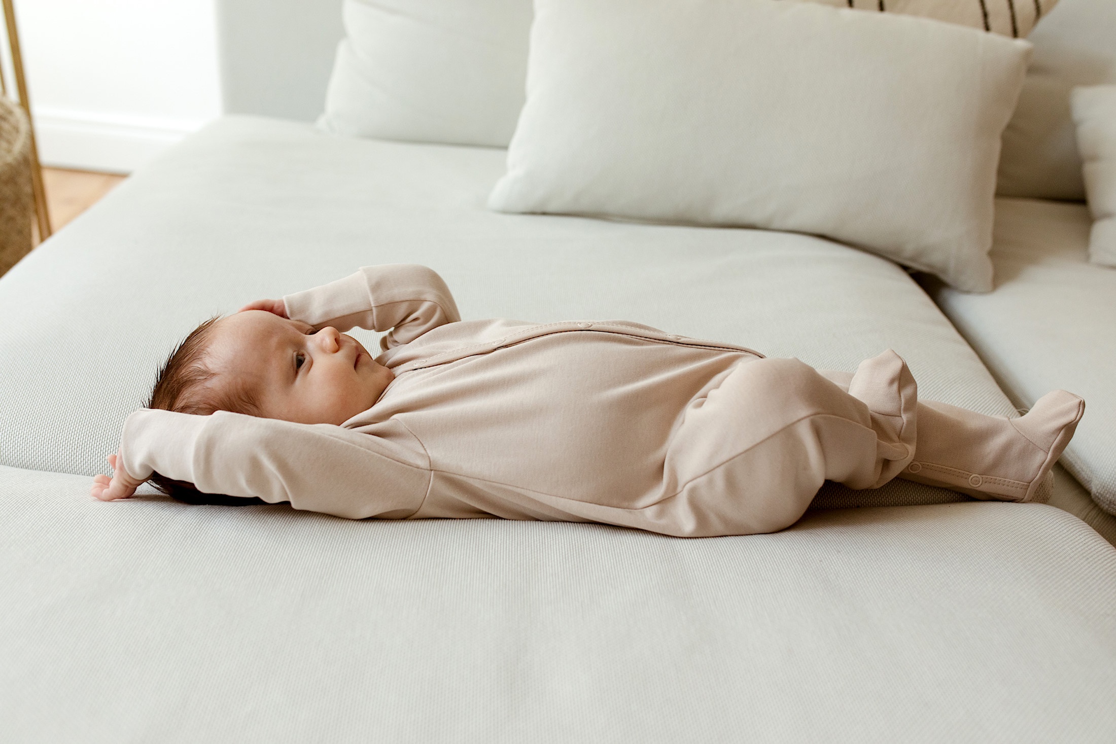 Poofi sleepsuit, Latte