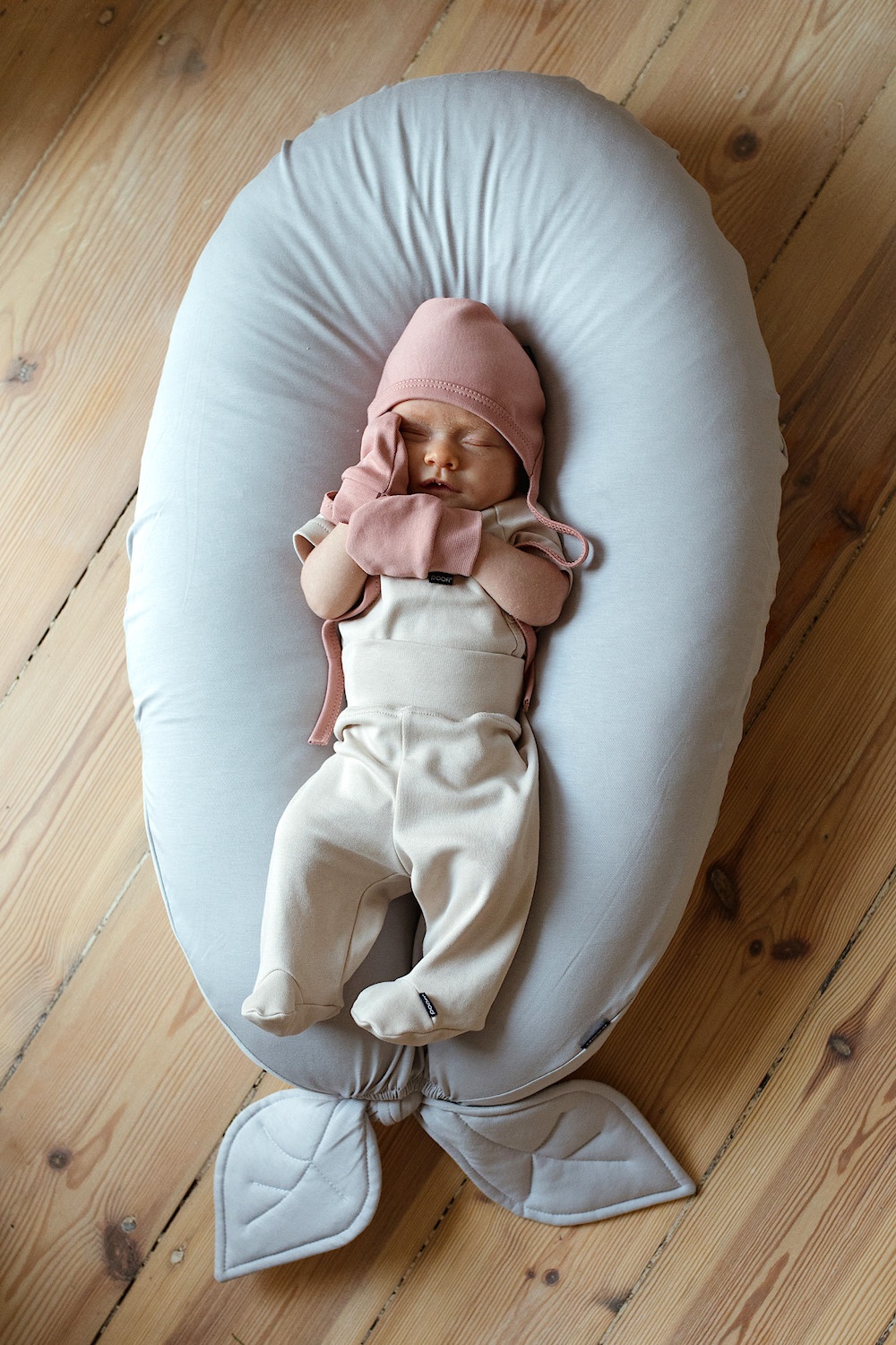 Poofi püksid (kinnine jalaosa), Latte