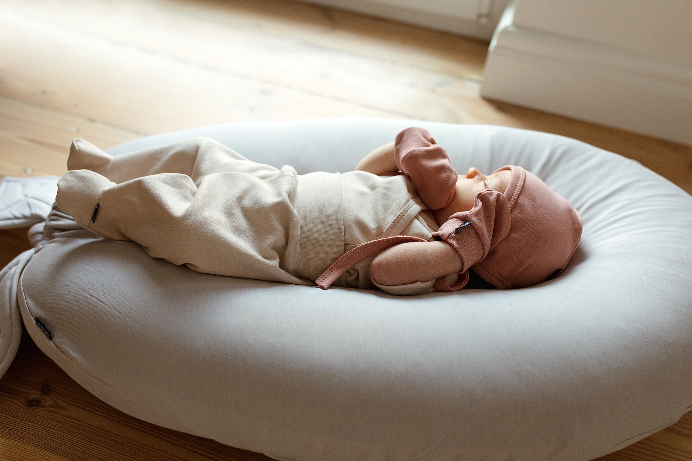 Poofi püksid (kinnine jalaosa), Latte