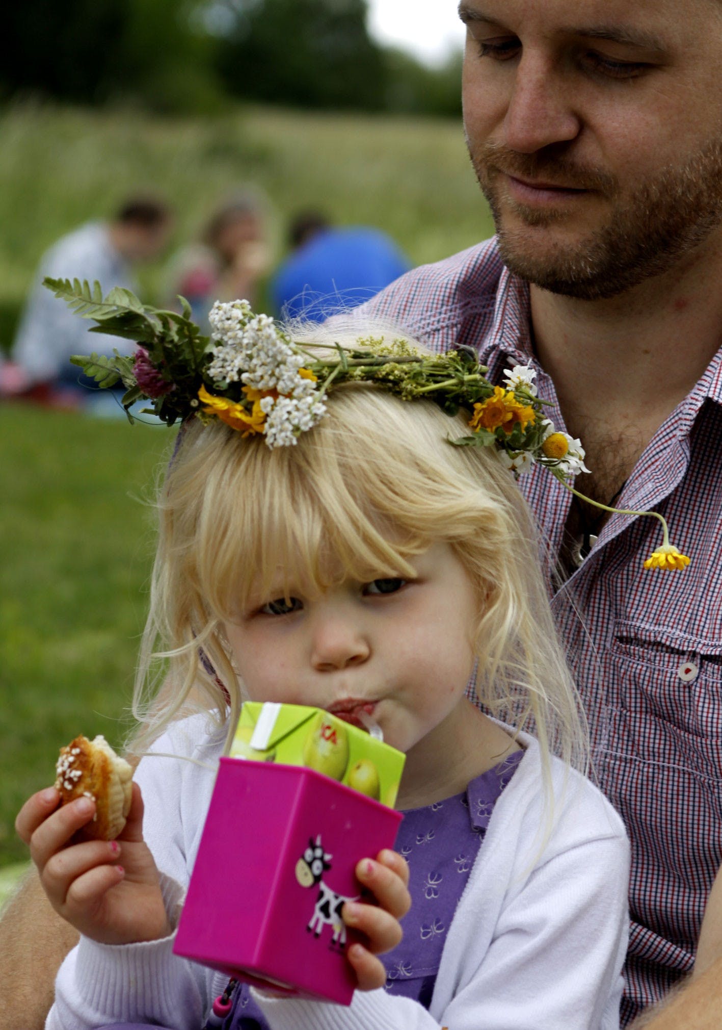 Carl Oscar Juice Box Holder