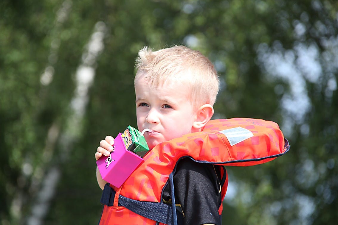 Carl Oscar Juice Box Holder