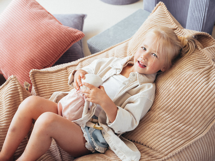 Velvetist dekoratiivpadi (värvivalik)