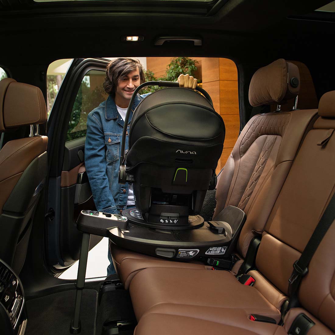 Nuna Base Curv isofix alus