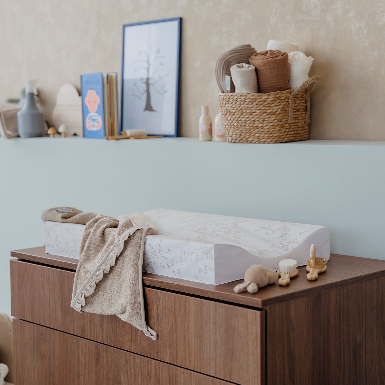 Bambusest juukseharjade ja kammi komplekt