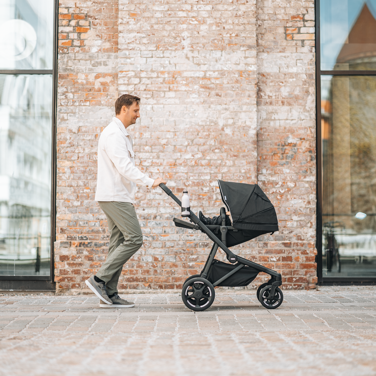 Thule Sleek 2 jalutuskäru