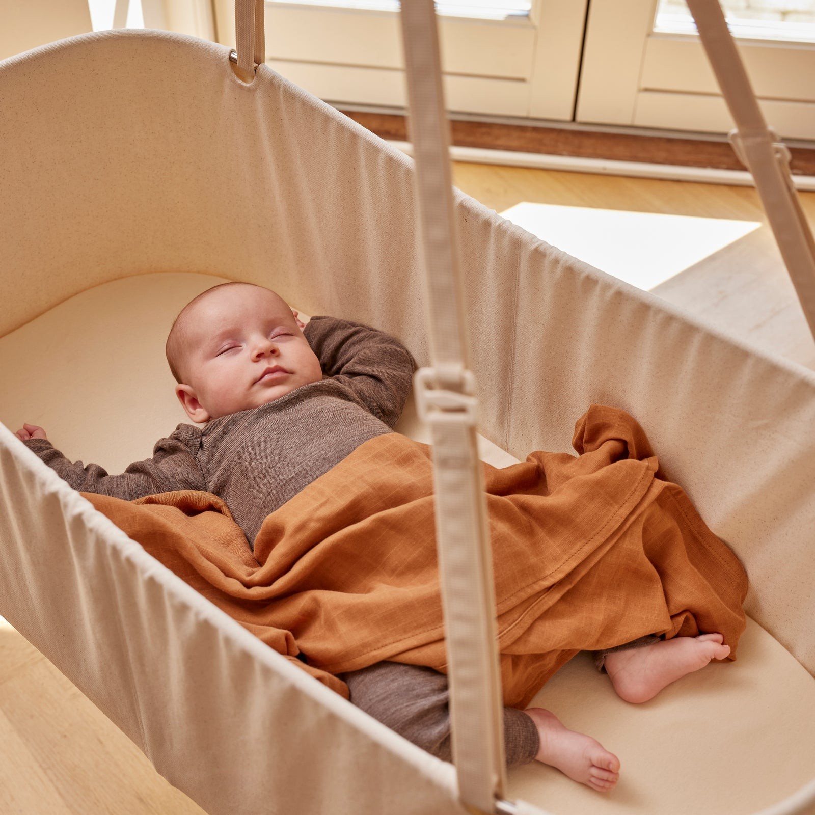 Membantu Baby Cradle