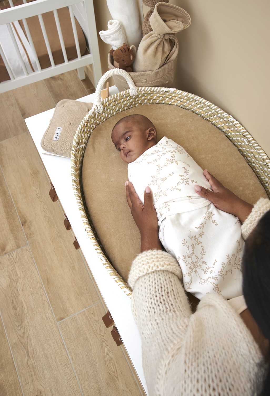 SWADDLE BRANCHES - SAND - 0-3 MONTHS