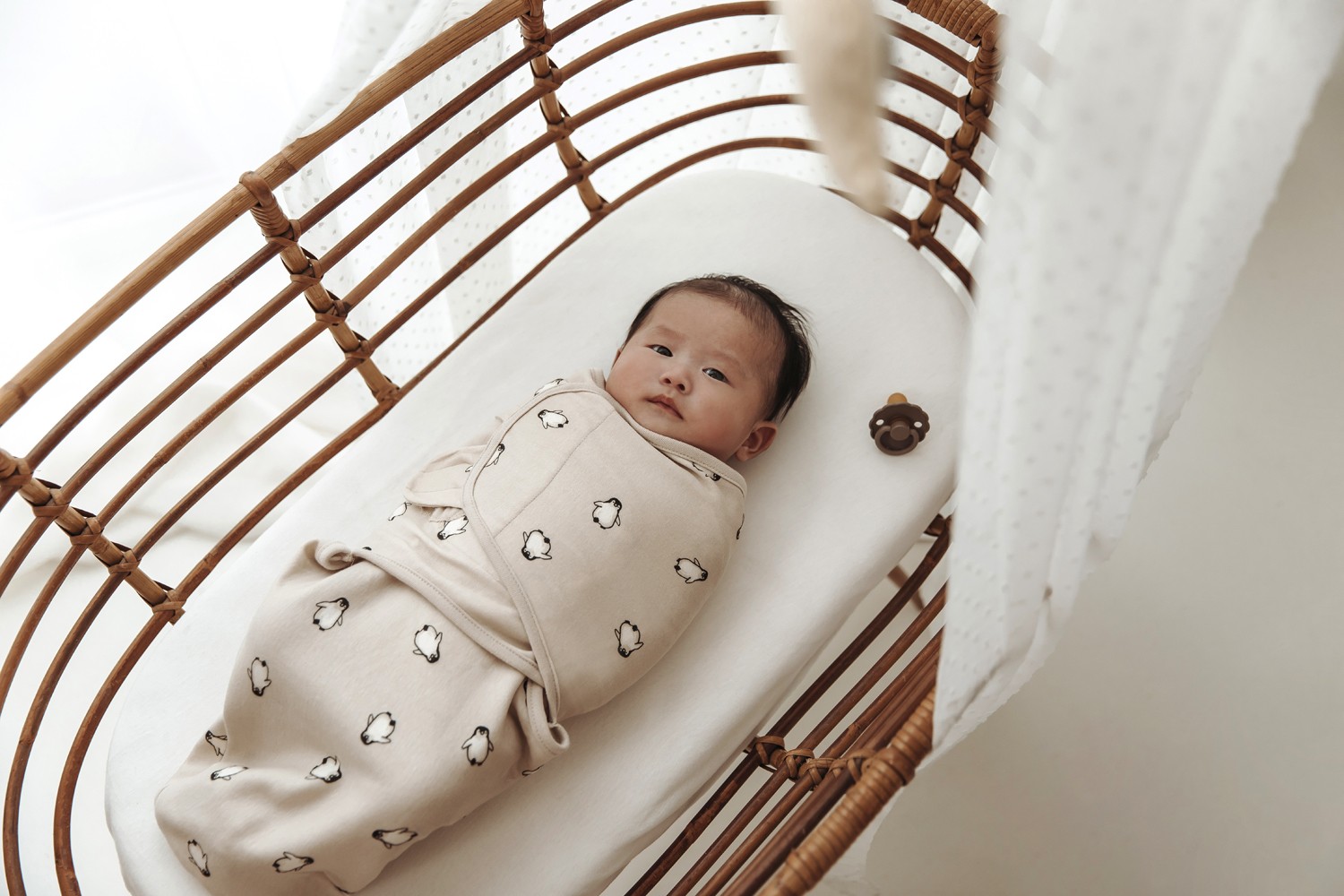 SWADDLE PENGUIN - SOFT SAND - 0-3 MONTHS