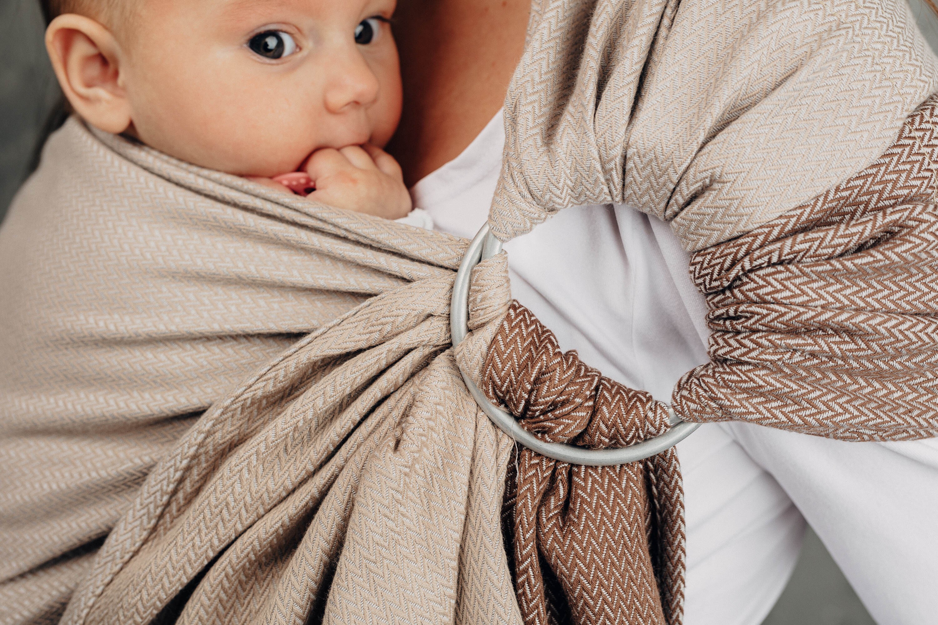 LennyLamb Ring Sling Little Herringbone Baby Caffe Latte