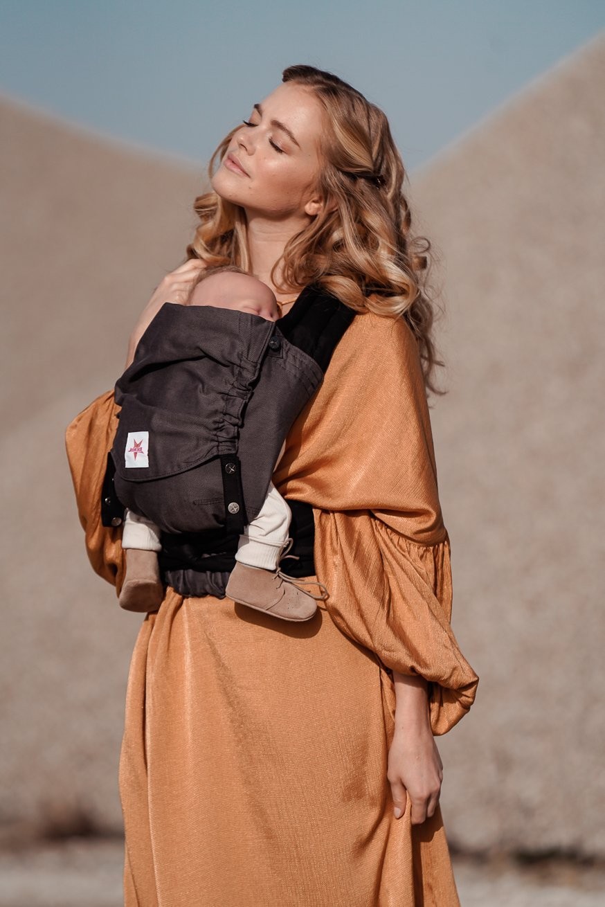 Kokadi baby carrier TaiTai Just Mr. Grey