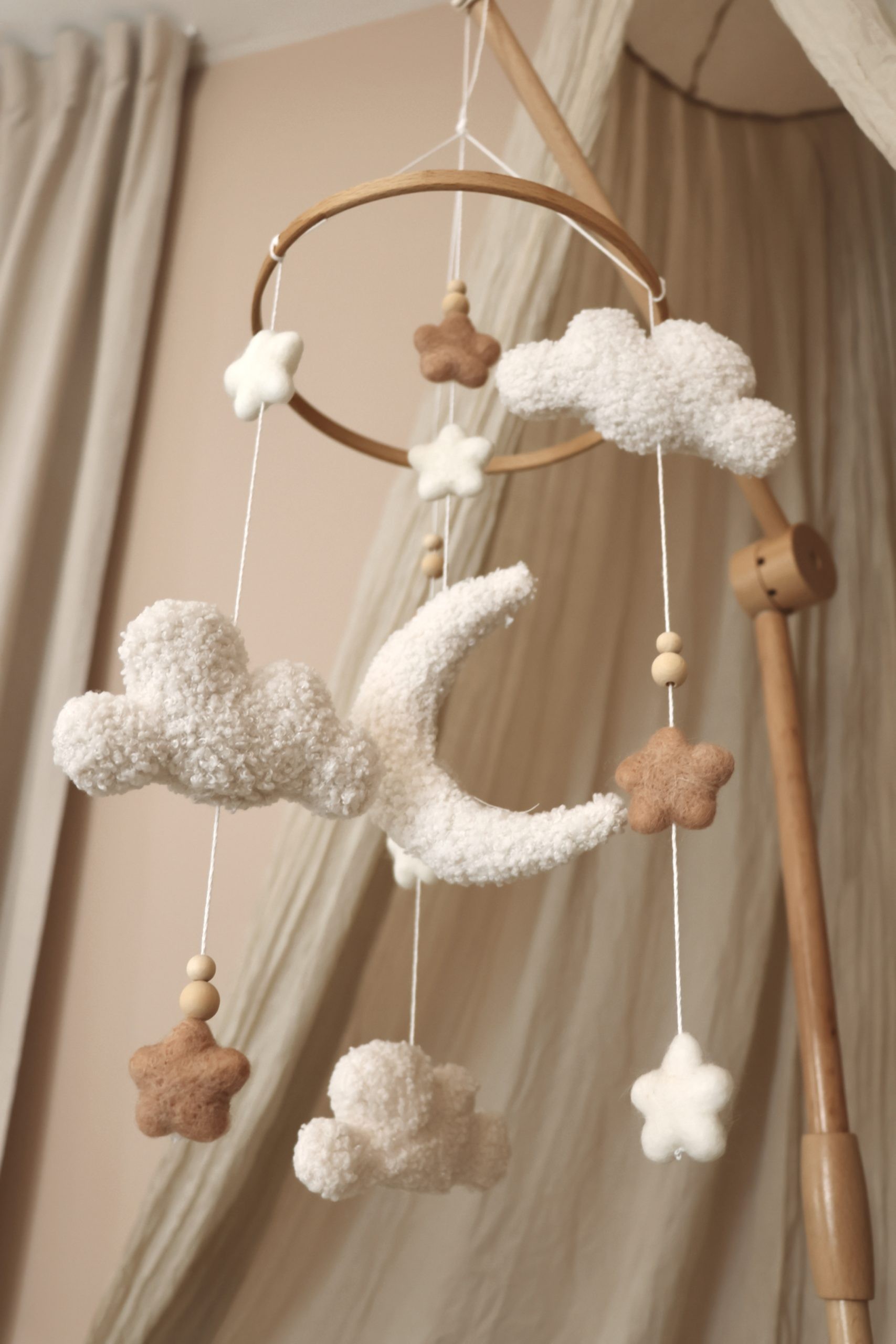 Little Loua voodikarussell Fluffy Clouds
