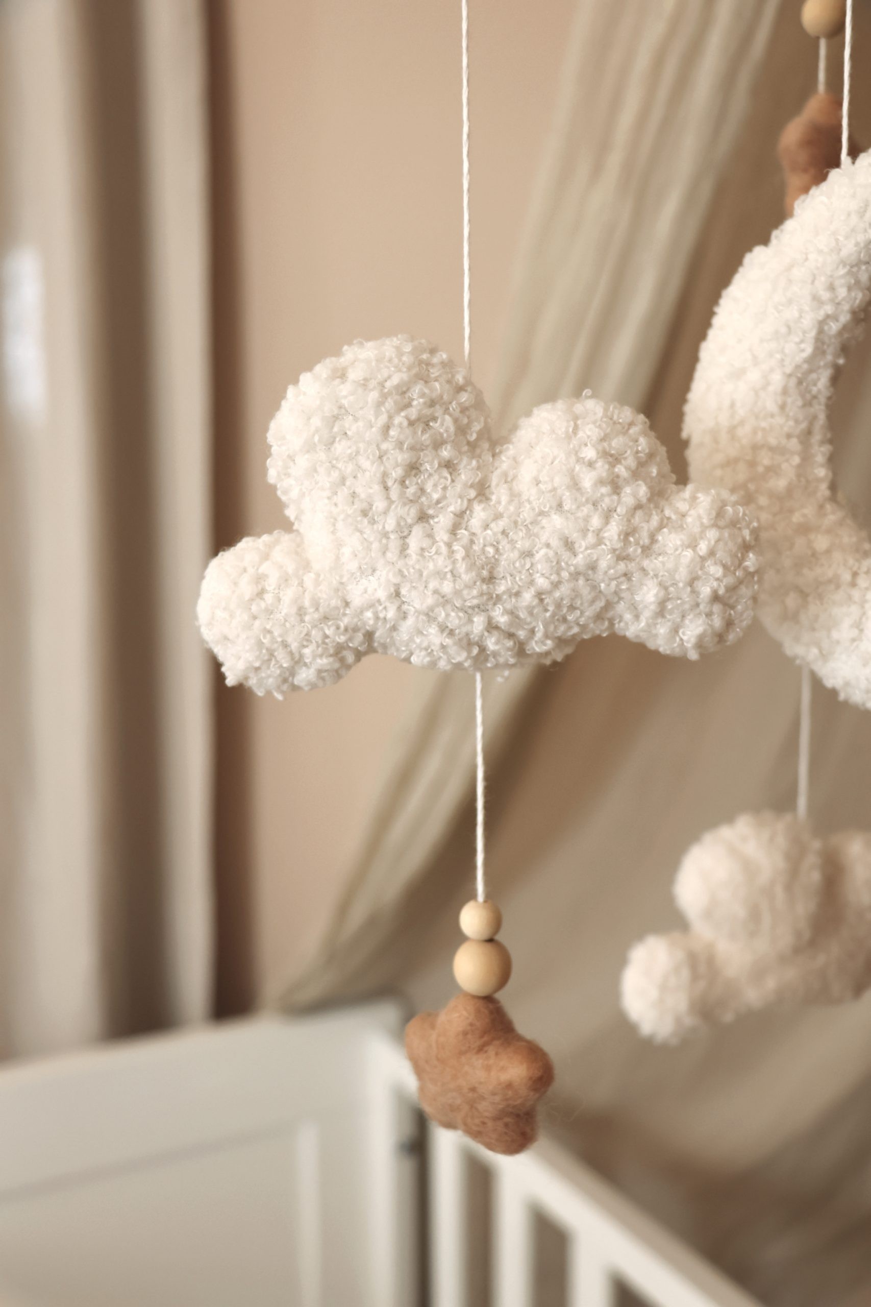 Little Loua voodikarussell Fluffy Clouds