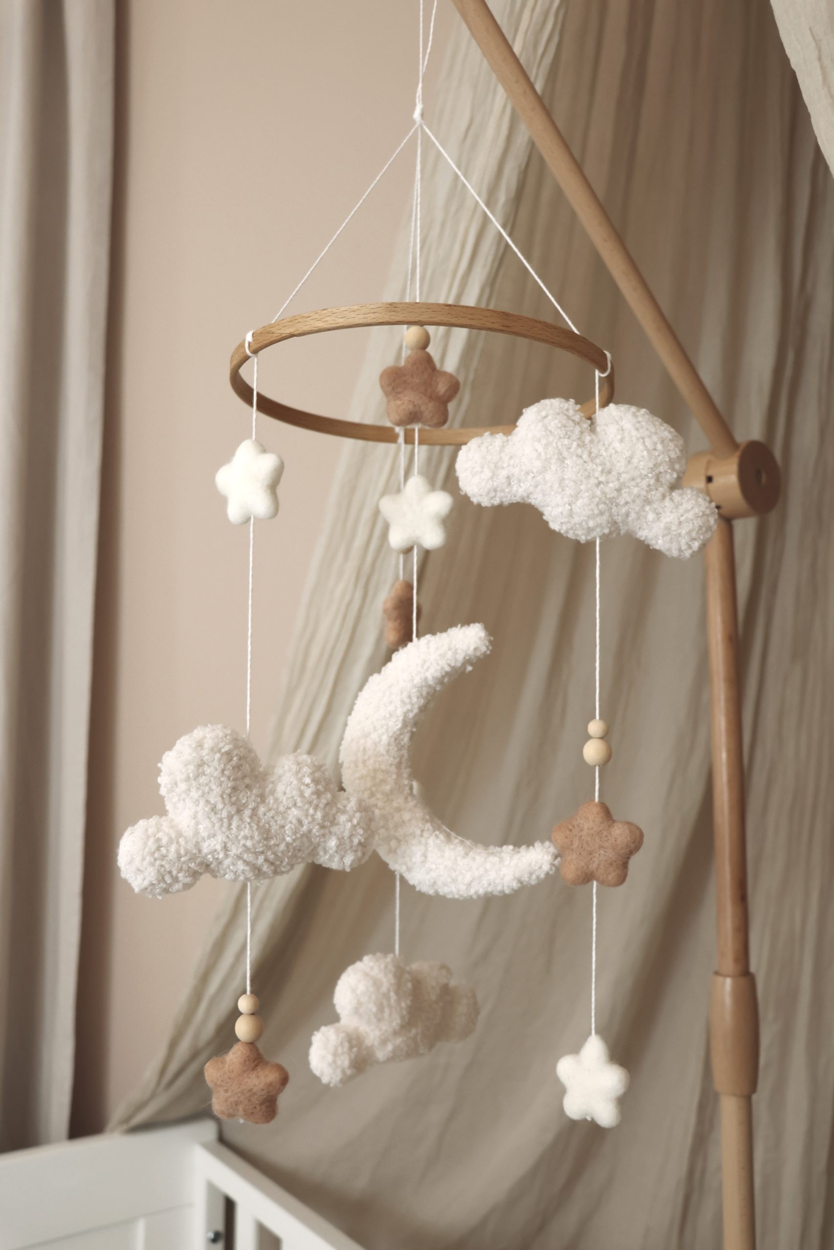 Little Loua voodikarussell Fluffy Clouds