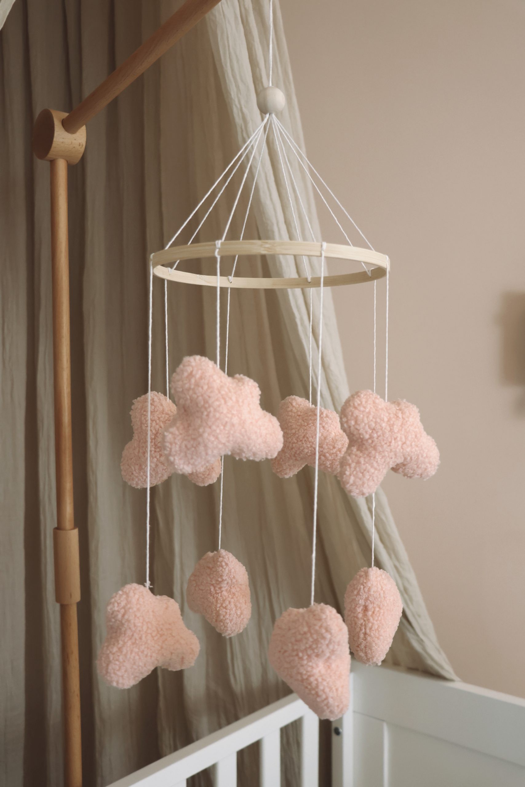 Little Loua voodikarussell Clouds Pink