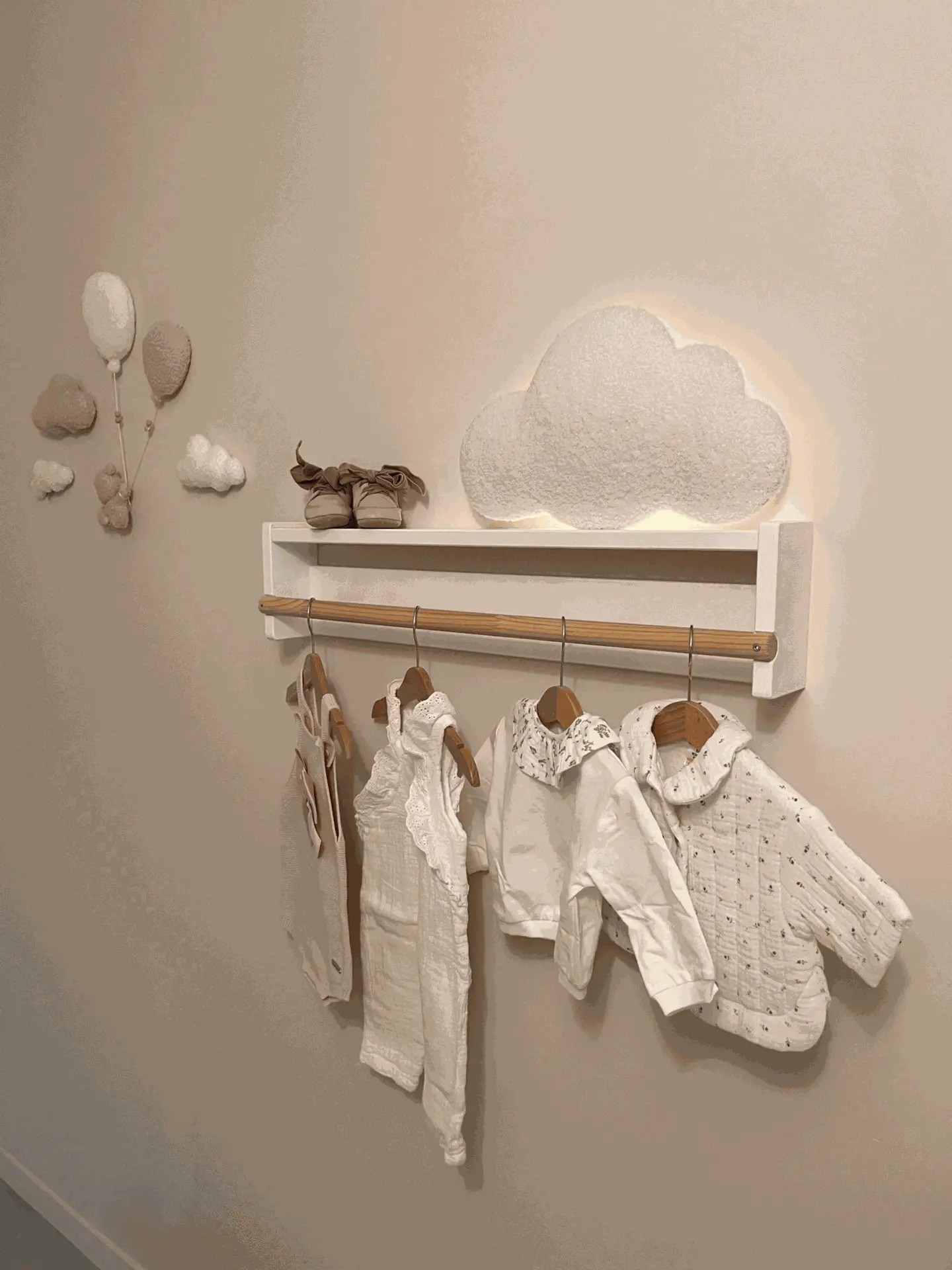 Little Loua seinavalgusti Cloud