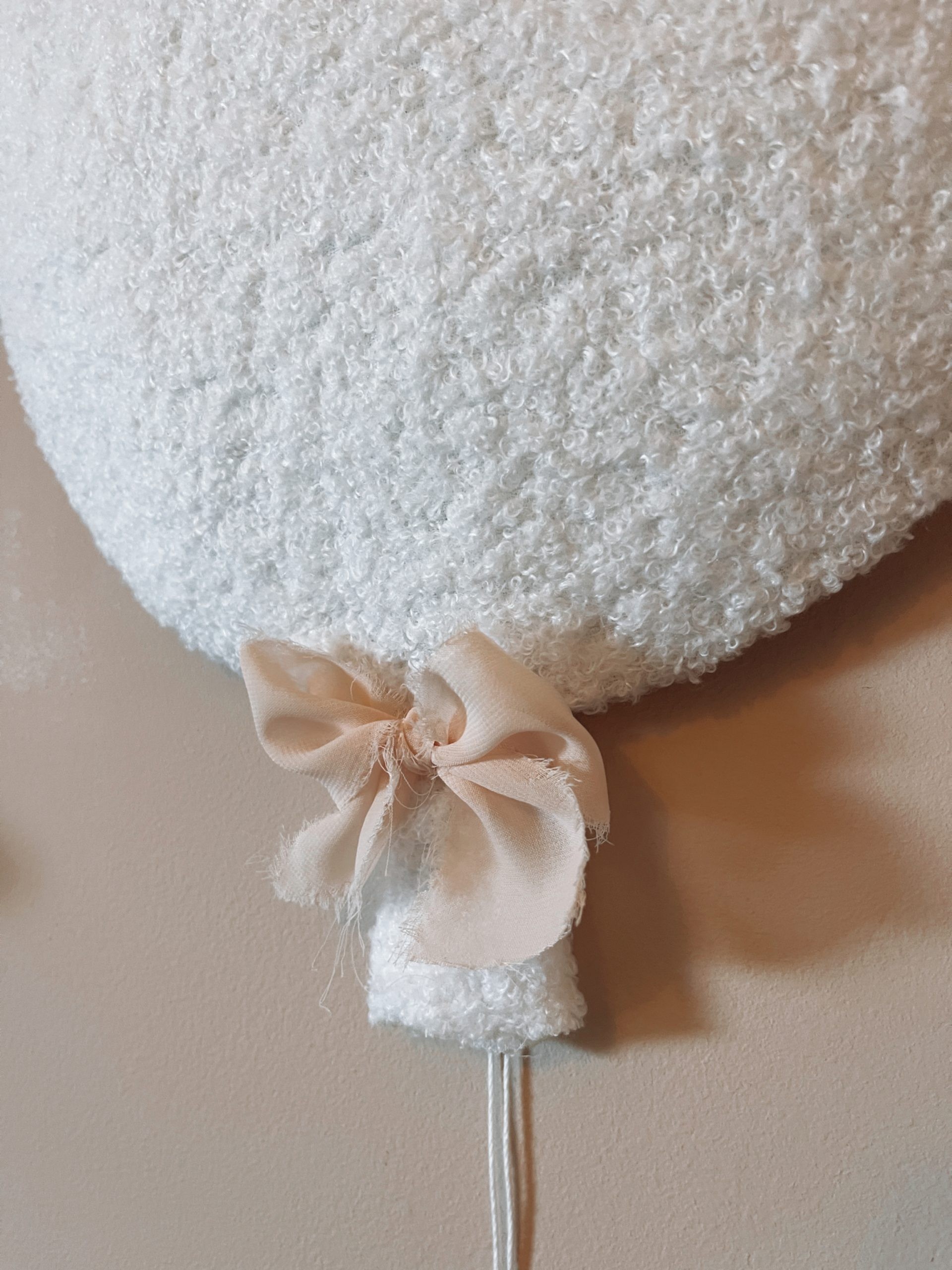 Little Loua seinavalgusti Balloon White