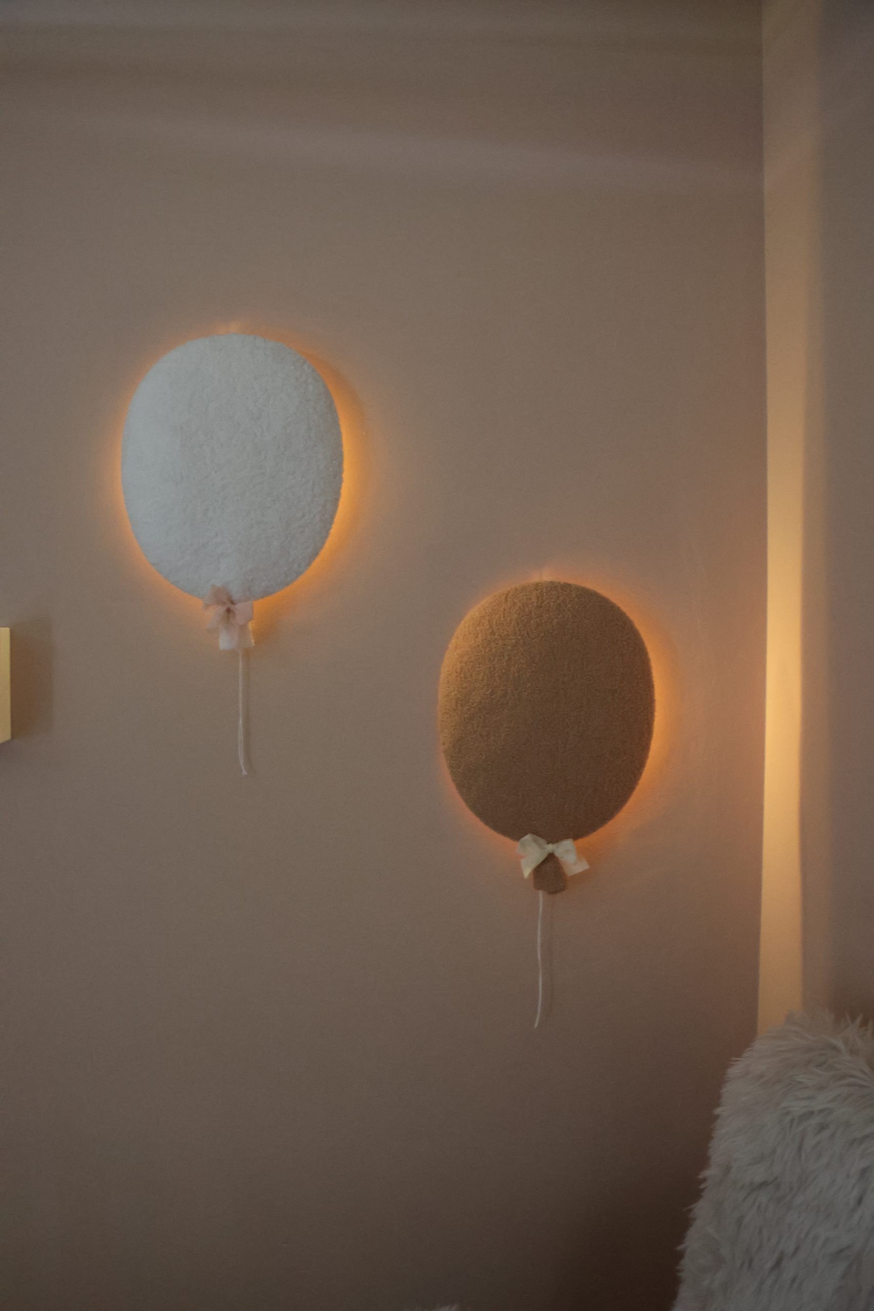 Little Loua seinavalgusti Balloon White