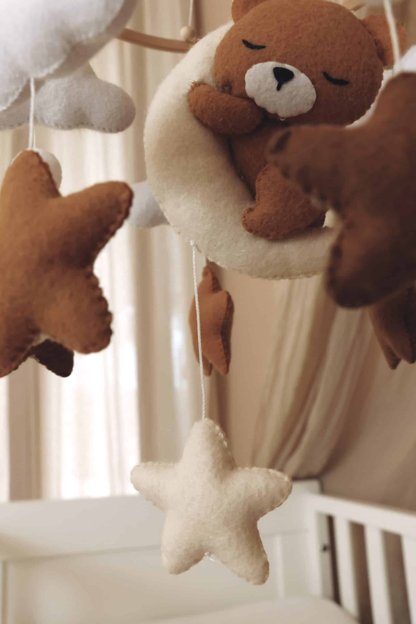 Little Loua voodikarussell Sleeping Teddy