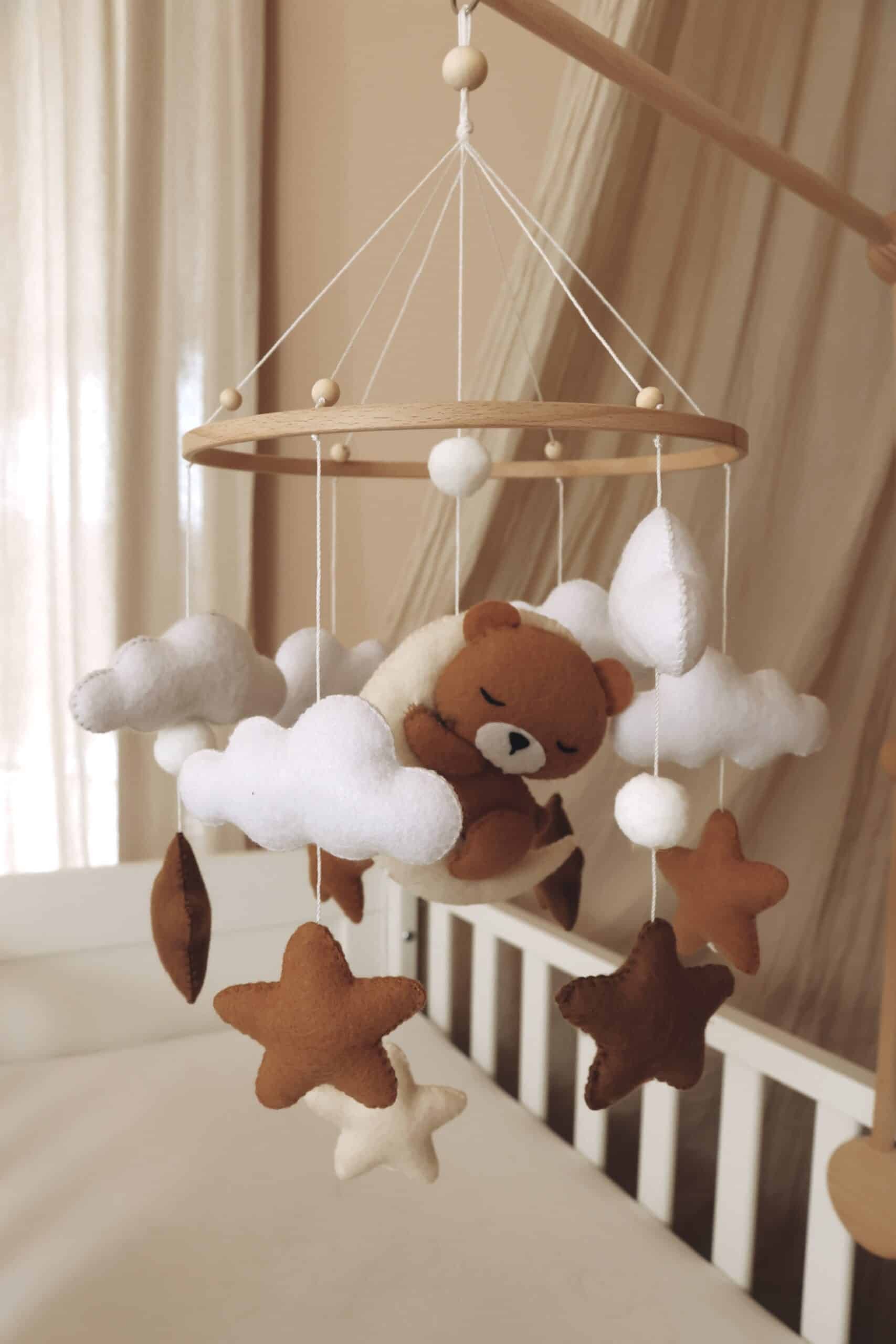 Little Loua voodikarussell Sleeping Teddy