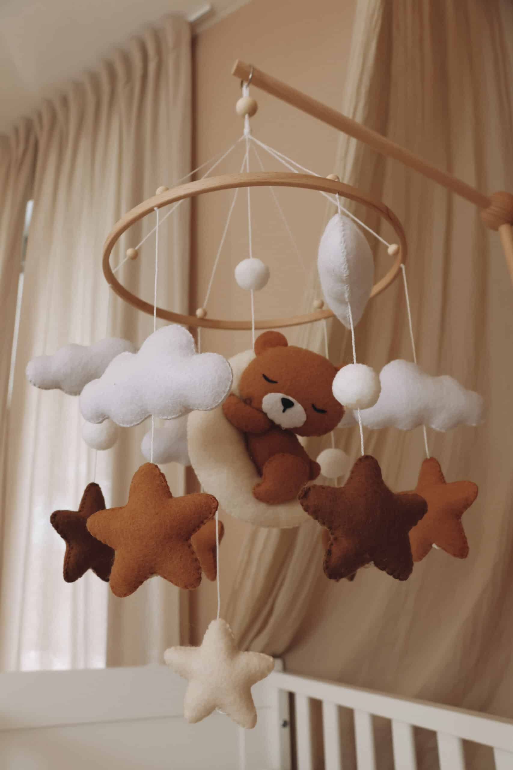 Little Loua voodikarussell Sleeping Teddy
