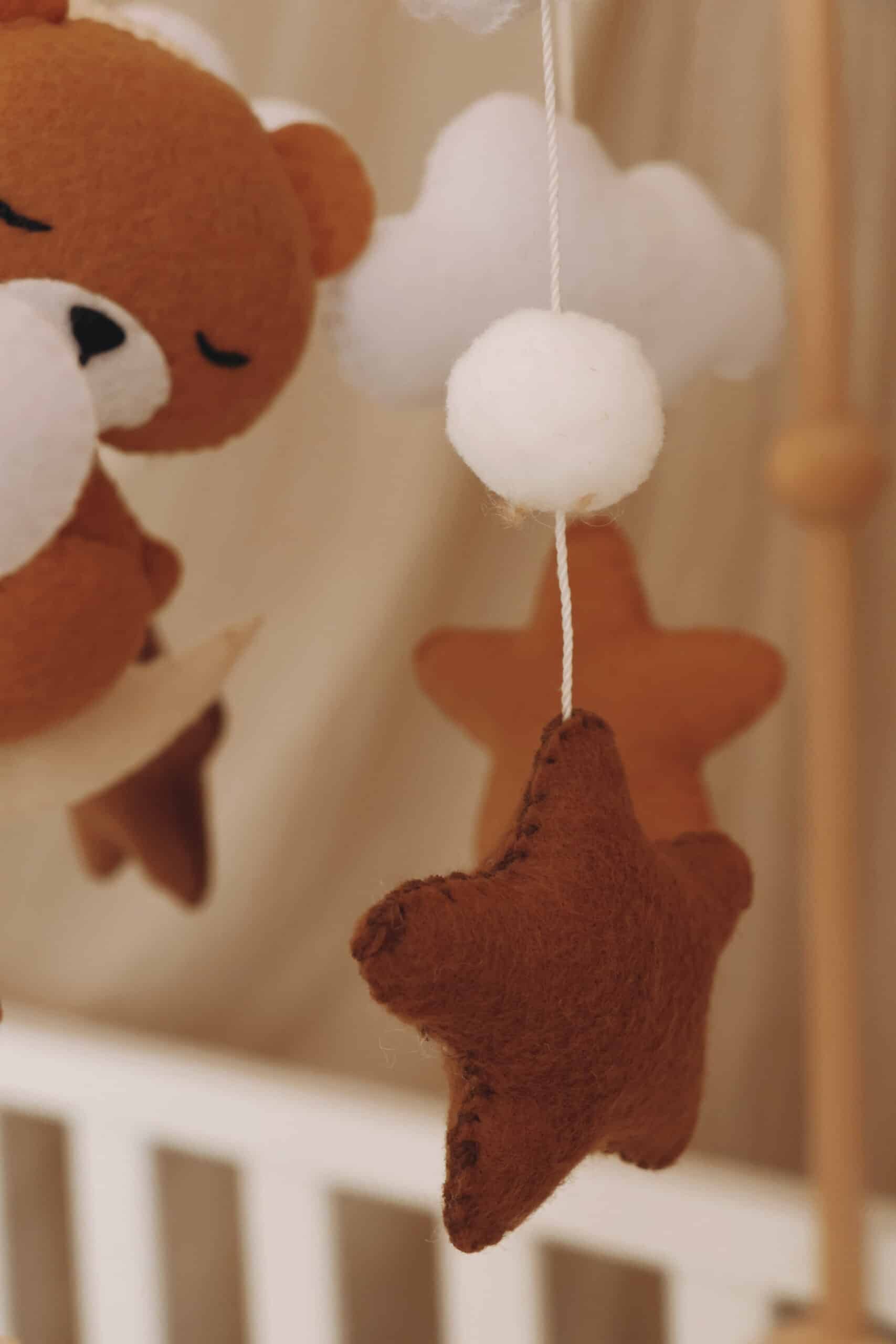 Little Loua voodikarussell Sleeping Teddy