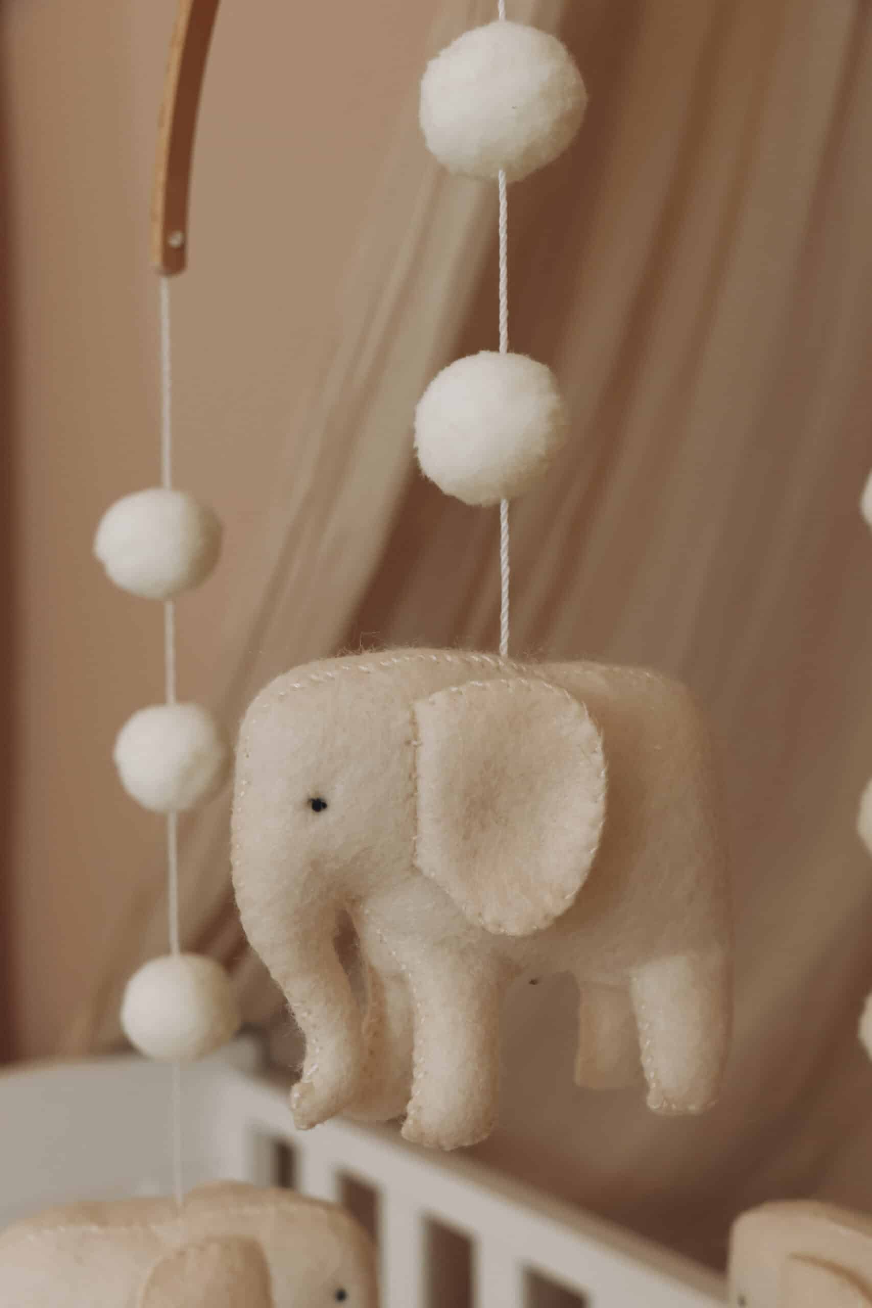 Little Loua voodikarussell Elephants