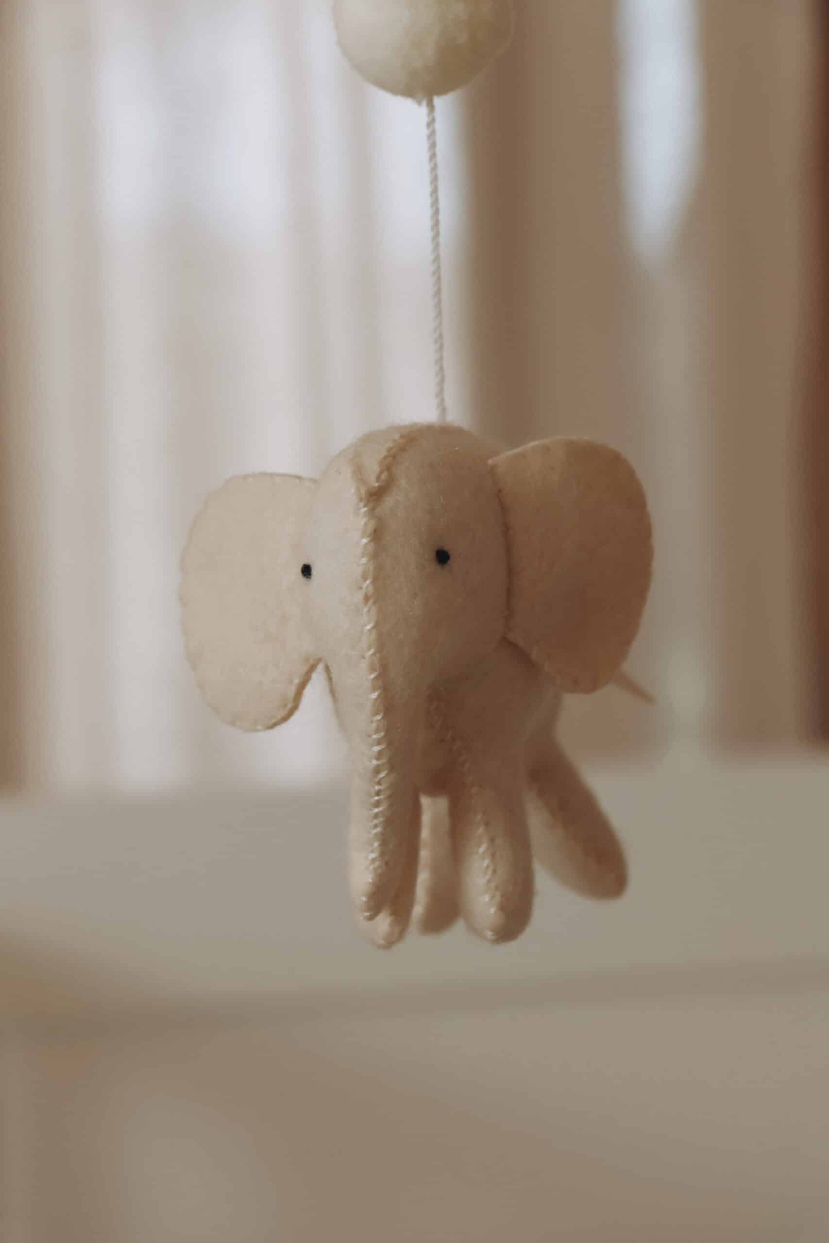 Little Loua voodikarussell Elephants
