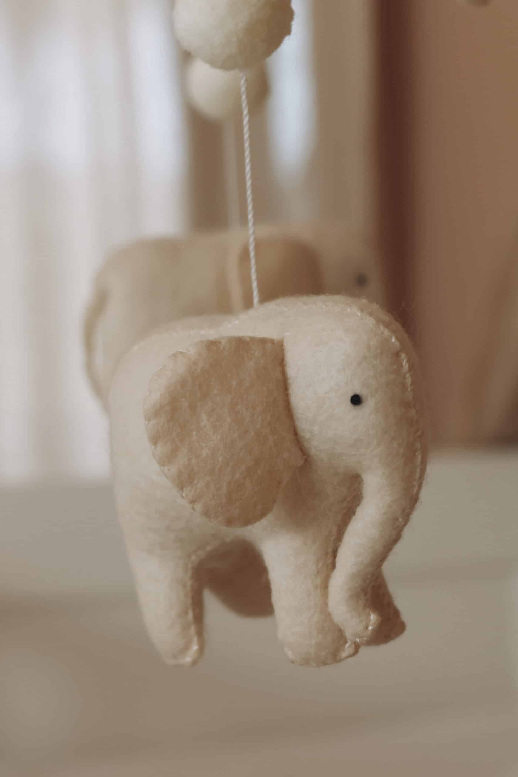 Little Loua voodikarussell Elephants