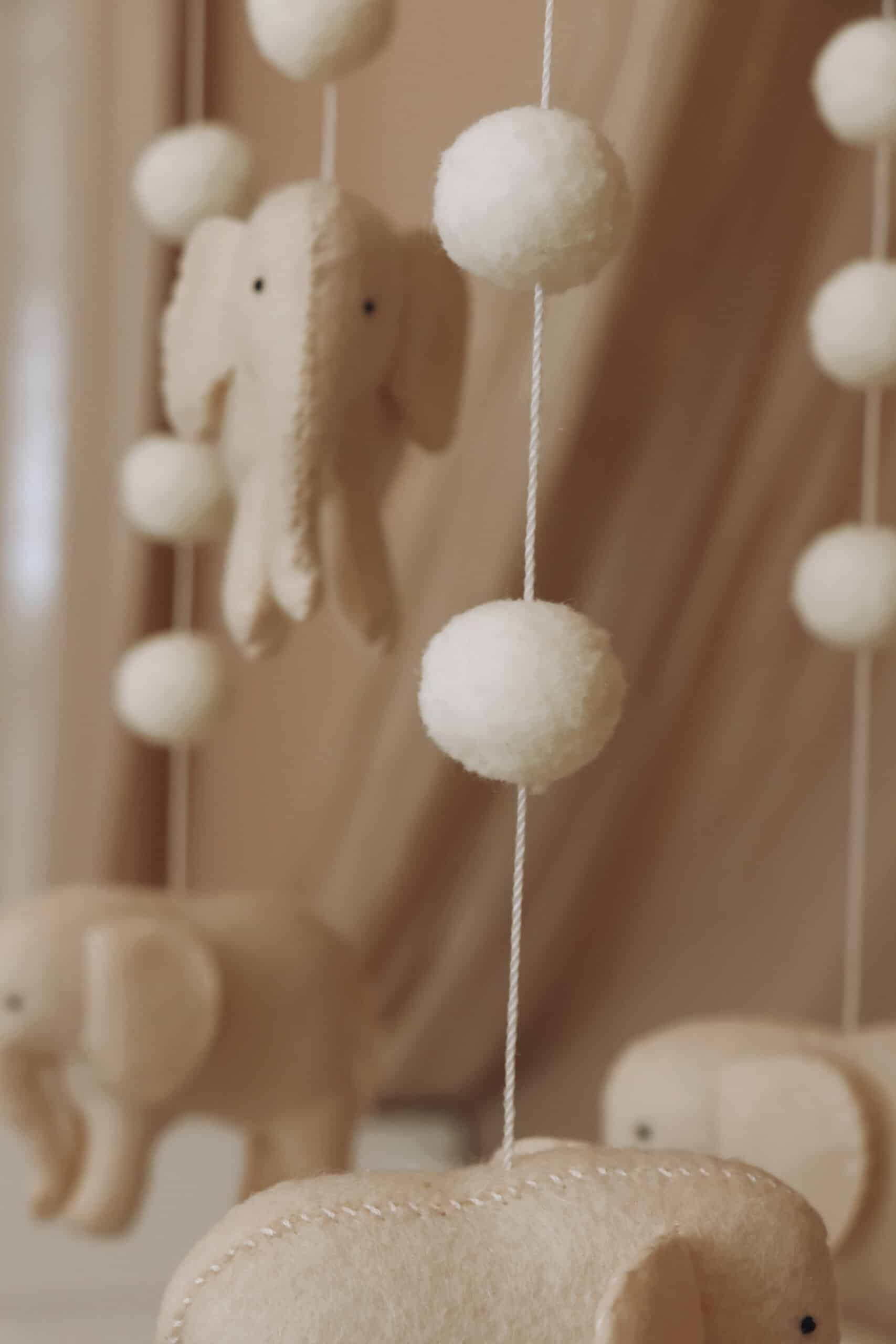 Little Loua voodikarussell Elephants