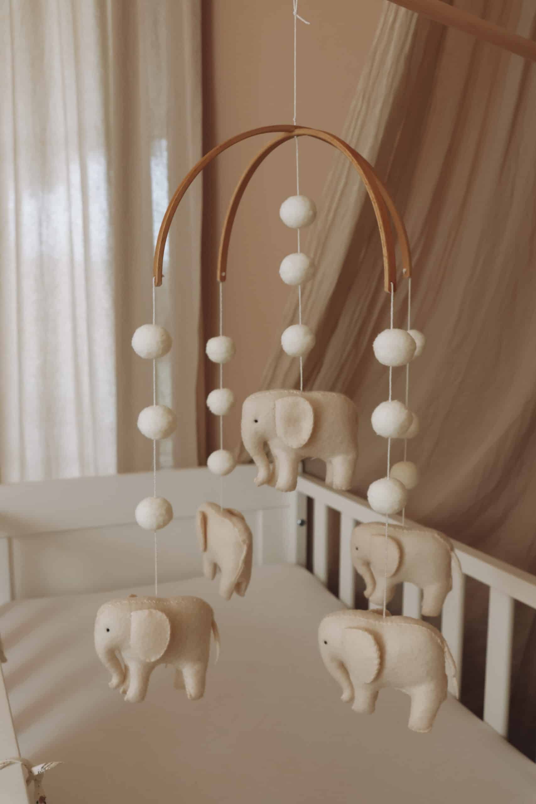 Little Loua voodikarussell Elephants