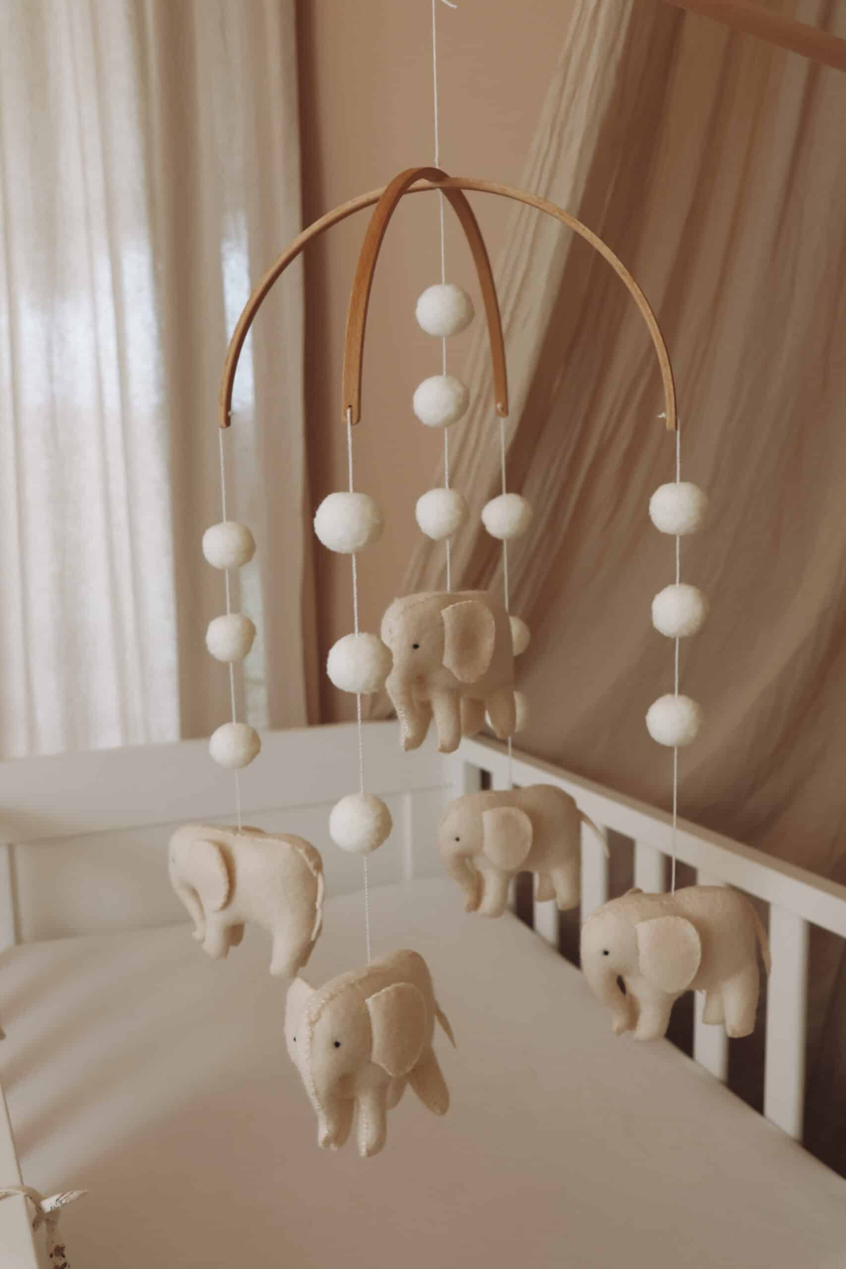 Little Loua voodikarussell Elephants