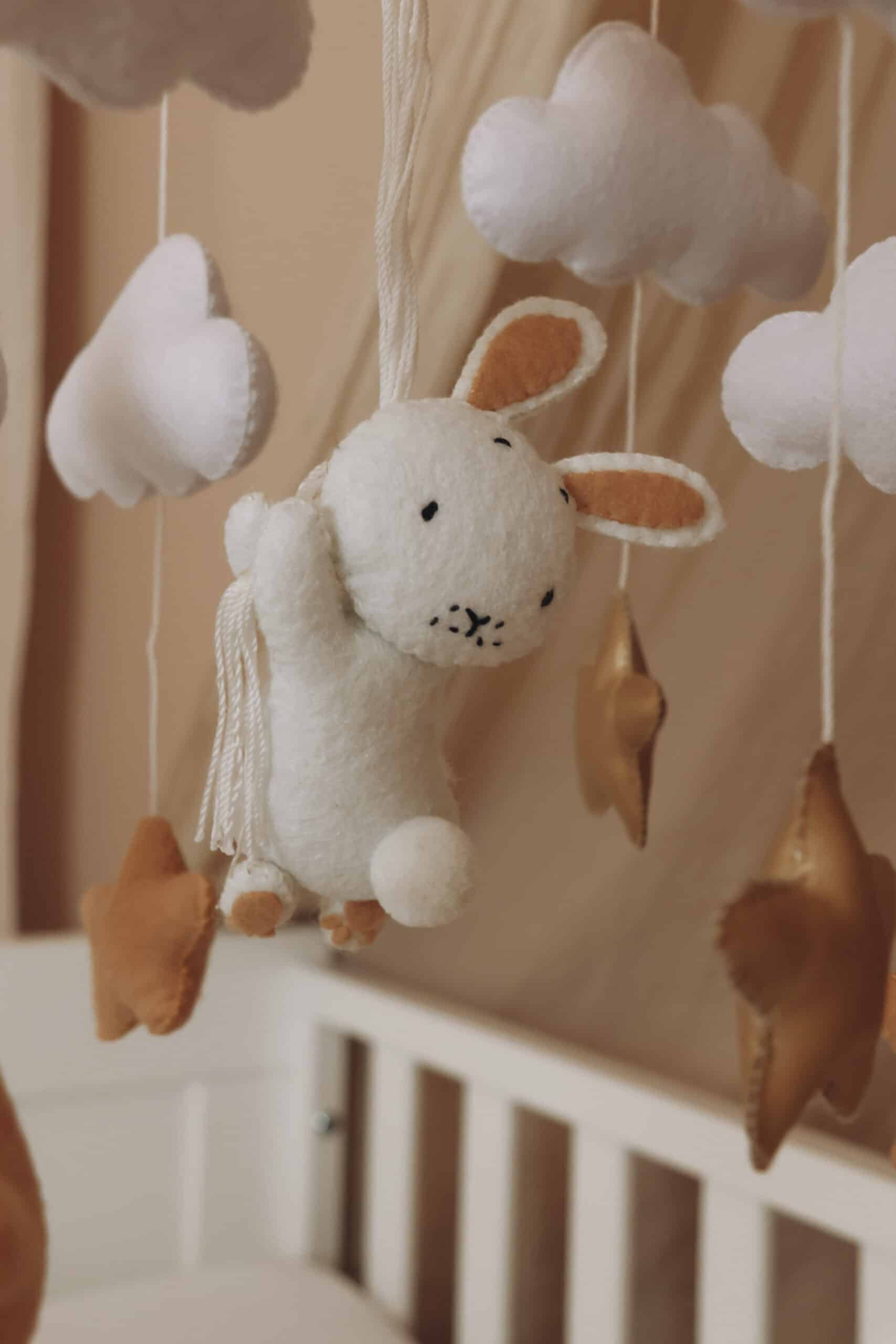 Little Loua voodikarussell Bunny Baby