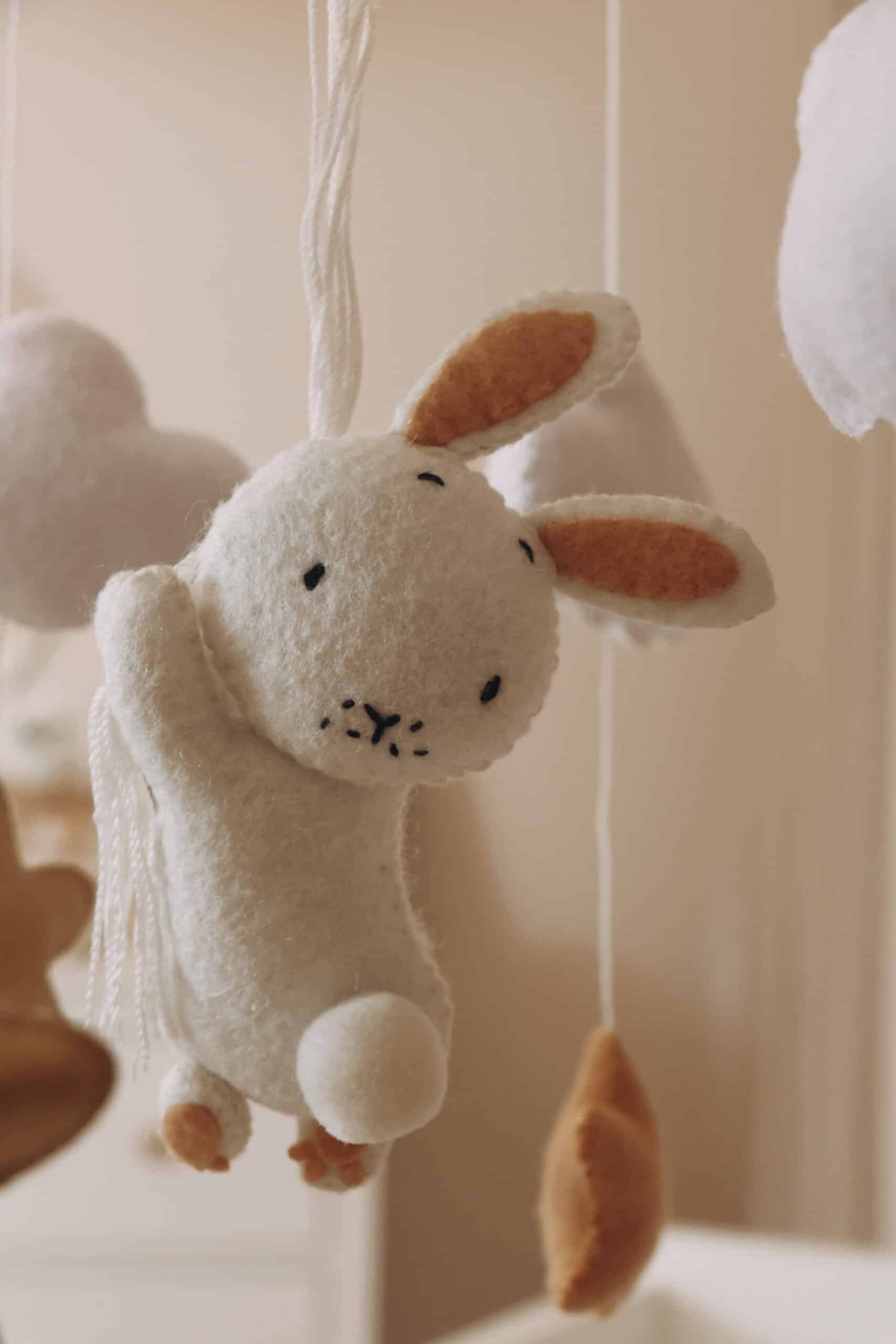 Little Loua voodikarussell Bunny Baby
