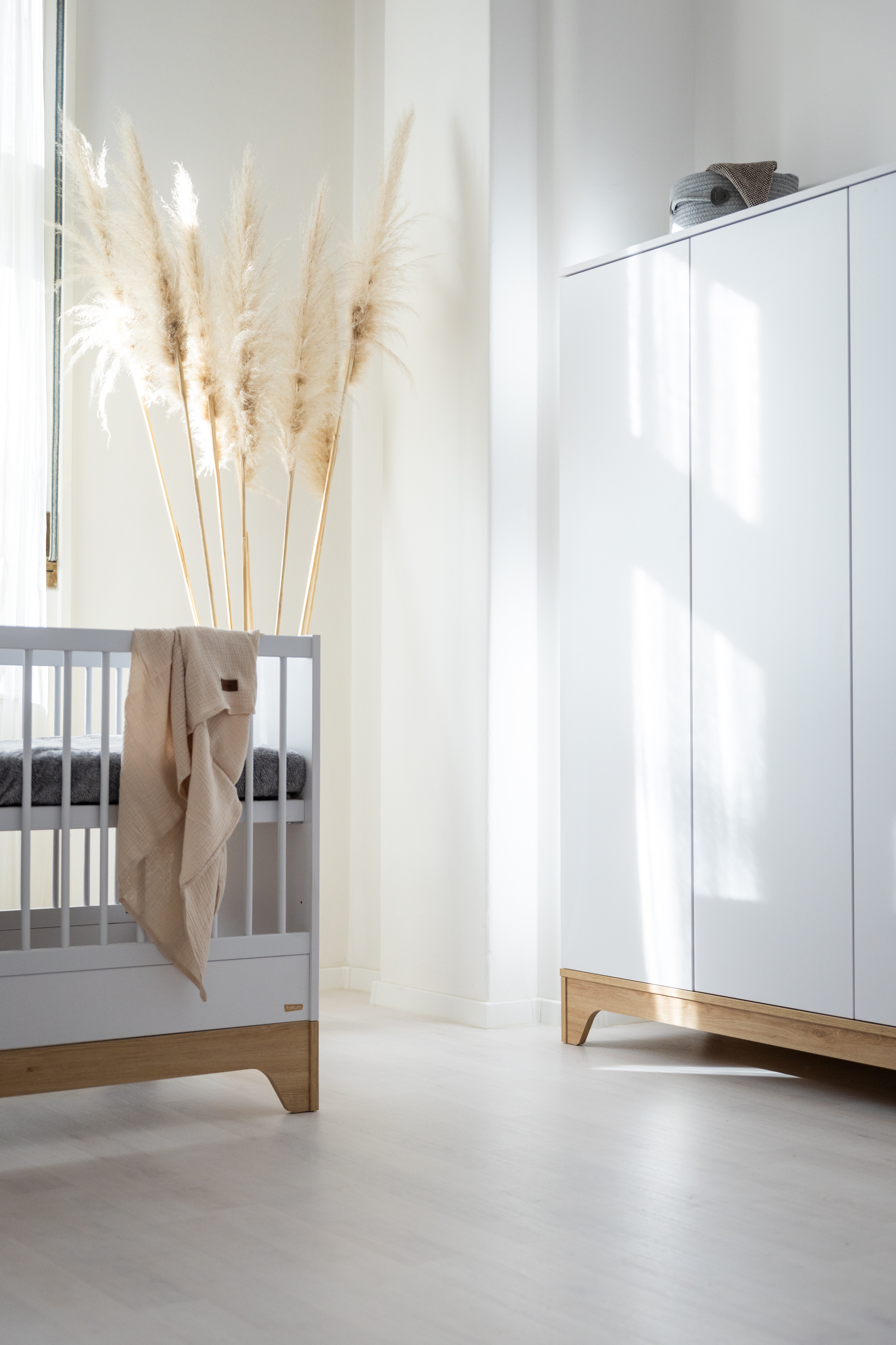 Lumina White riidekapp XL