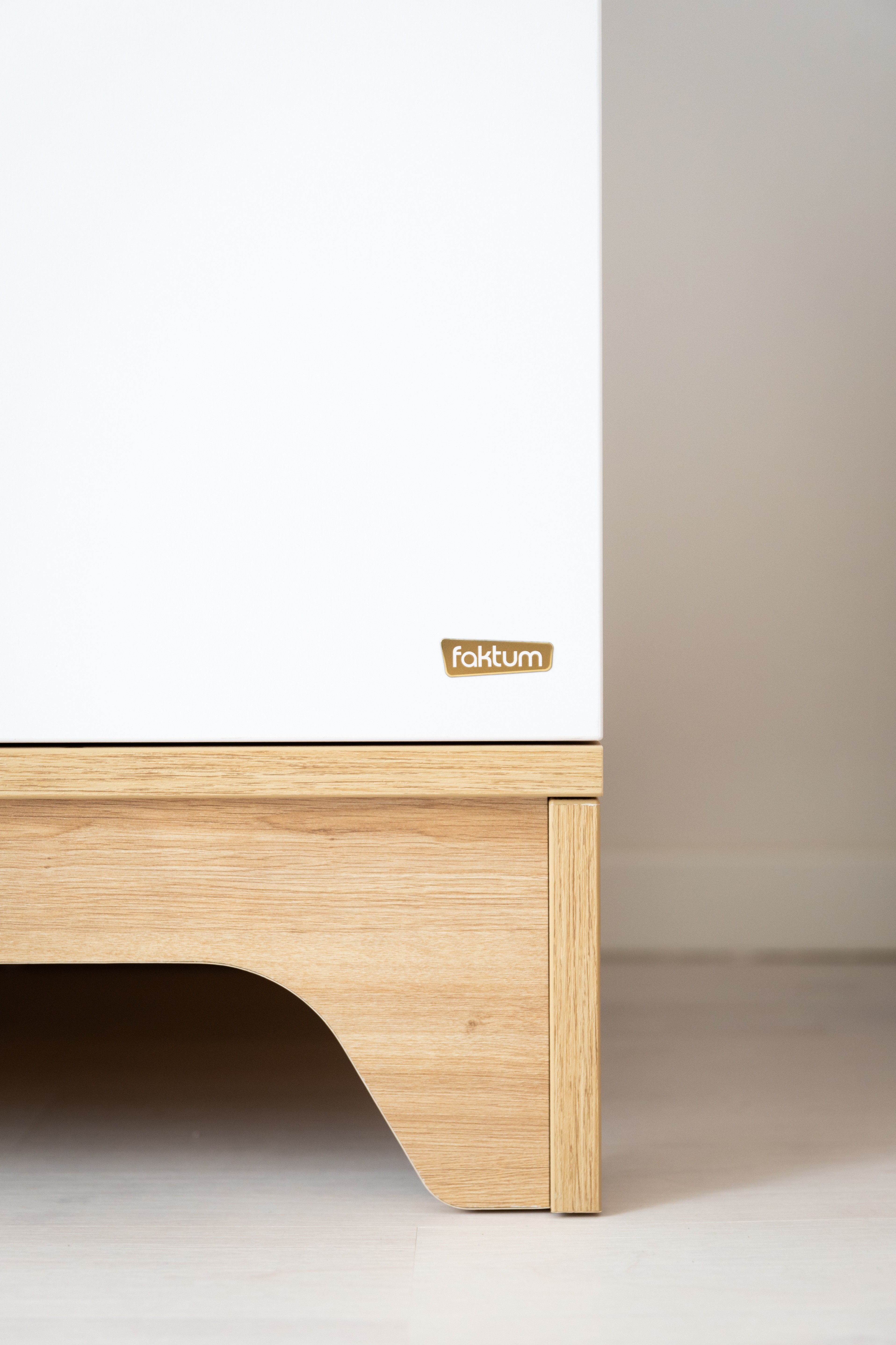 Lumina White riidekapp XL